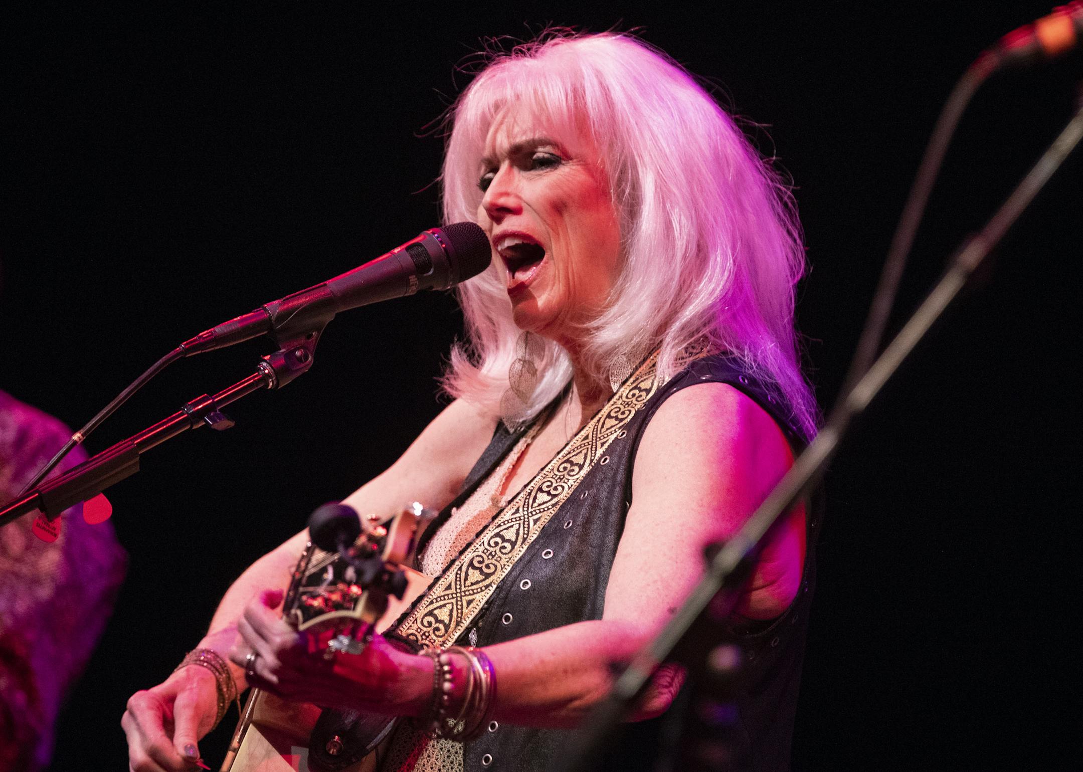 Emmylou Harris performs at the Ordway. ] LEILA NAVIDI ï leila.navidi@startribune.com BACKGROUND INFORMATION: Emmylou Harris performs at the Ordway in St. Paul on Wednesday, October 17, 2018.