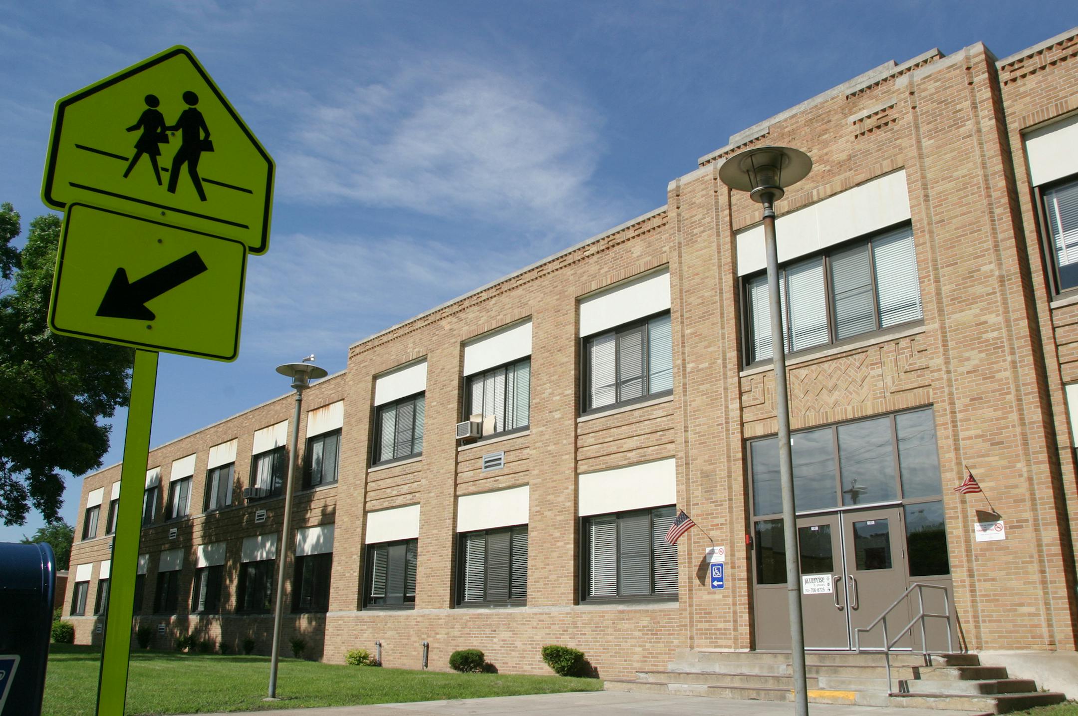 Jennifer Simonson/Star Tribune Robbinsdale, MN-Thurs., June 17, 2004 Robbinsdale's first high school, which now houses administrative offices and the alternative high school program, will be sold and demolished. GENERAL INFORMATION: Highview Alternative Program in Robbinsdale. School's building will be sold and demolished. ORG XMIT: MIN2013100917392920