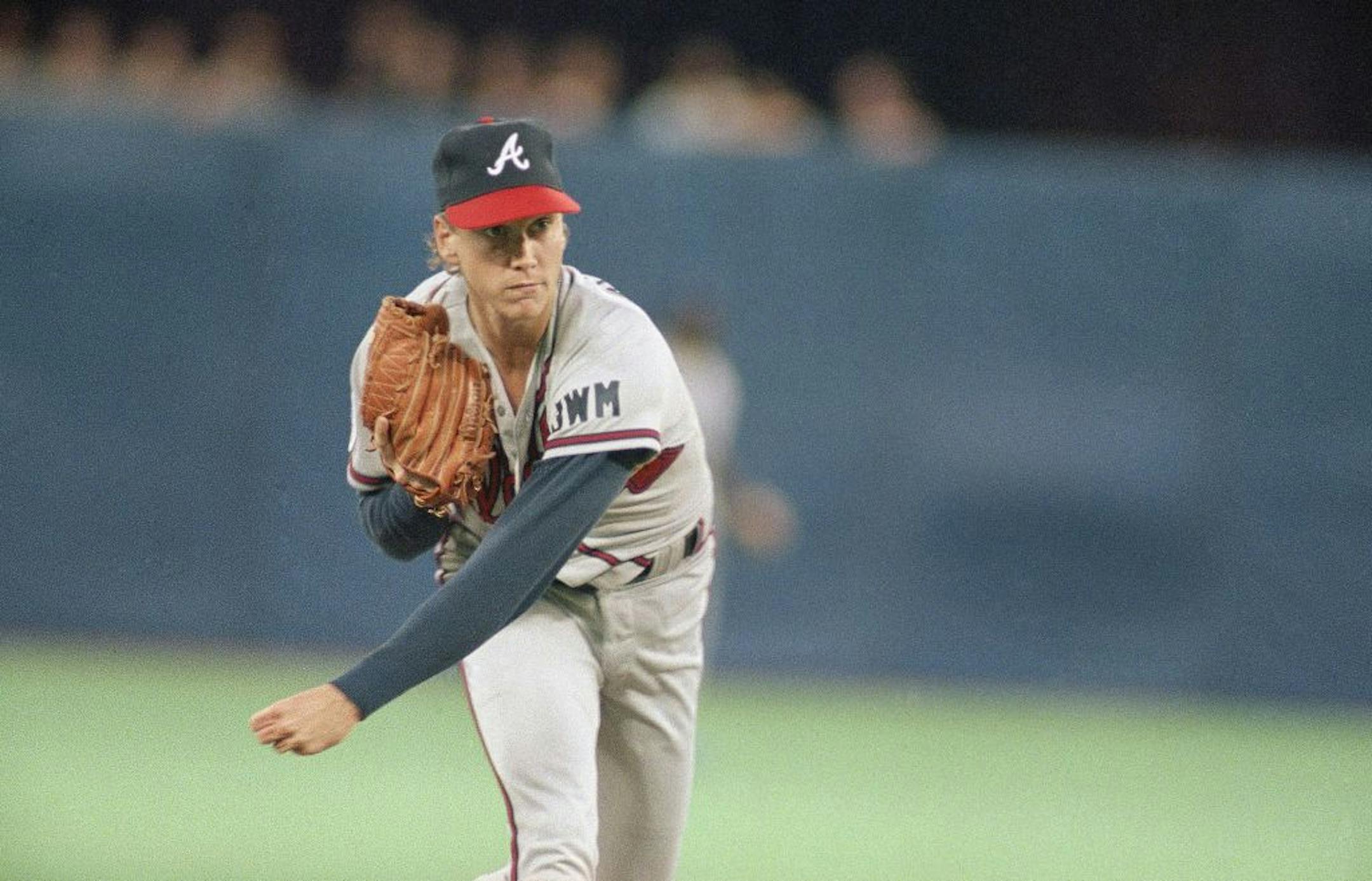 National League starting pitcher Tom Glavine of the Atlanta Brave pitches in the first inning of the 62nd All-Star Game, Tuesday, July 9, 1991 in Toronto.
