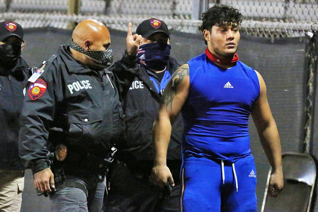 Emmanuel Durón was escorted out of the stadium by the police and spent a night in jail.