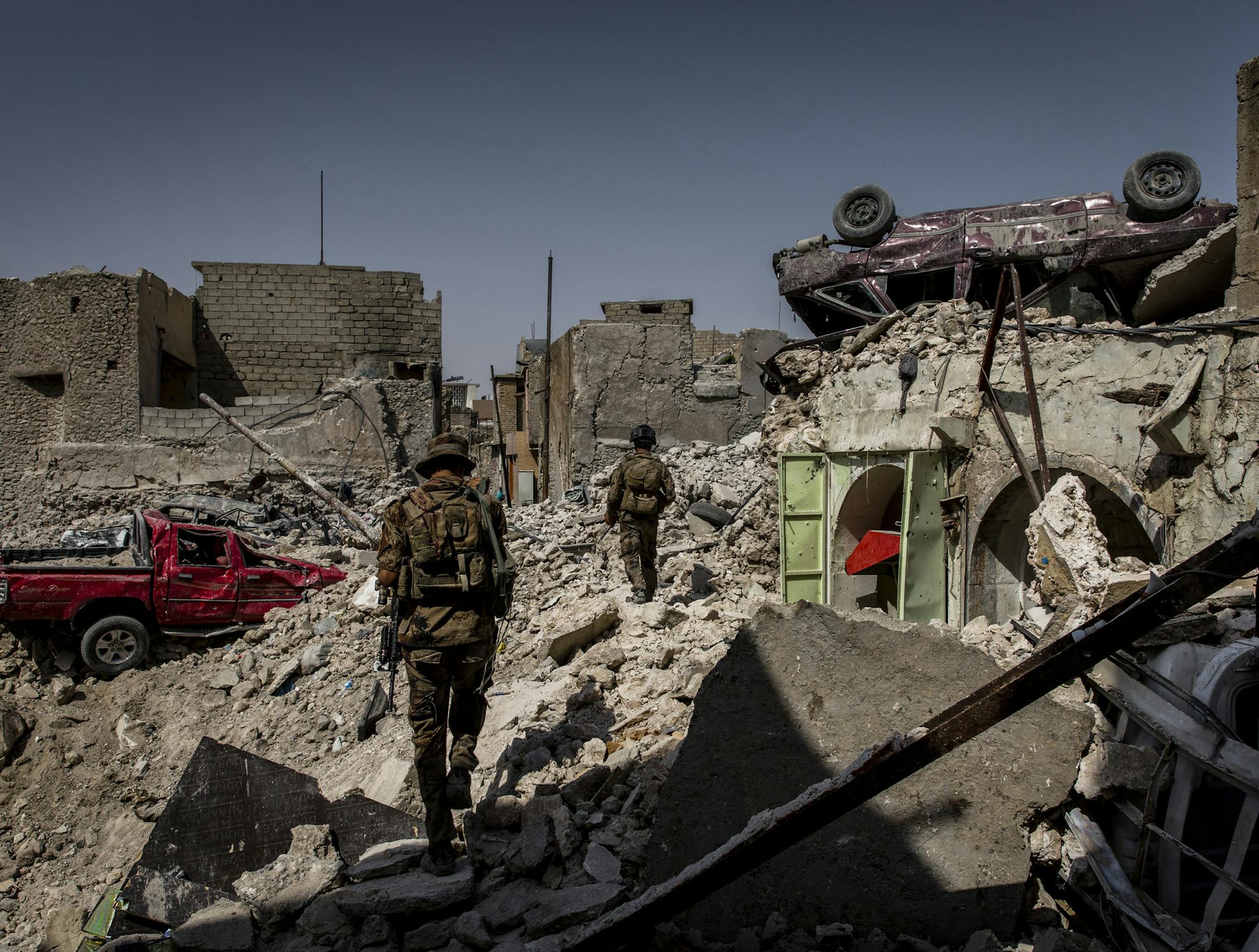 FILE -- Iraqi special forces soldiers search houses for explosives and any remaining Islamic State fighters in a destroyed section of the Old City of Mosul, Iraq, July 23, 2017. The Iraqi government has agreed to let the United Nations Security Council appoint a panel of independent investigators to gather evidence of the Islamic State's most serious crimes. (Ivor Prickett/The New York Times)