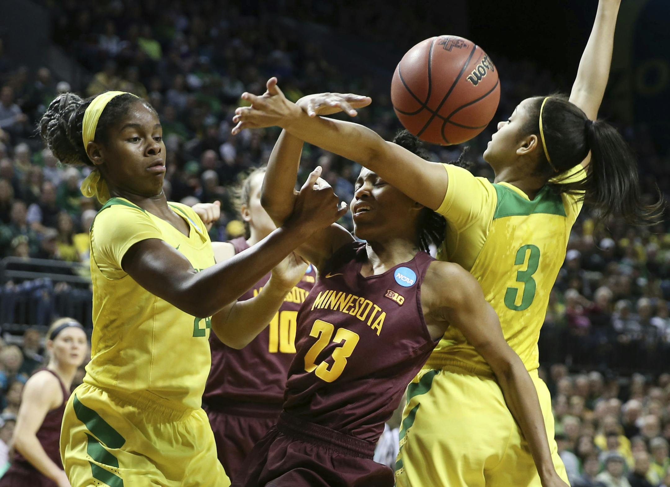 Oregon's Ruthy Hebard, left, and Justine Hall, right, battle Minnesota's Kenisha Bell for a loose ball during the second quarter of a second-round game in the NCAA women's college basketball tournament in Eugene, Ore., Sunday, March 18, 2018. (AP Photo/Chris Pietsch)
