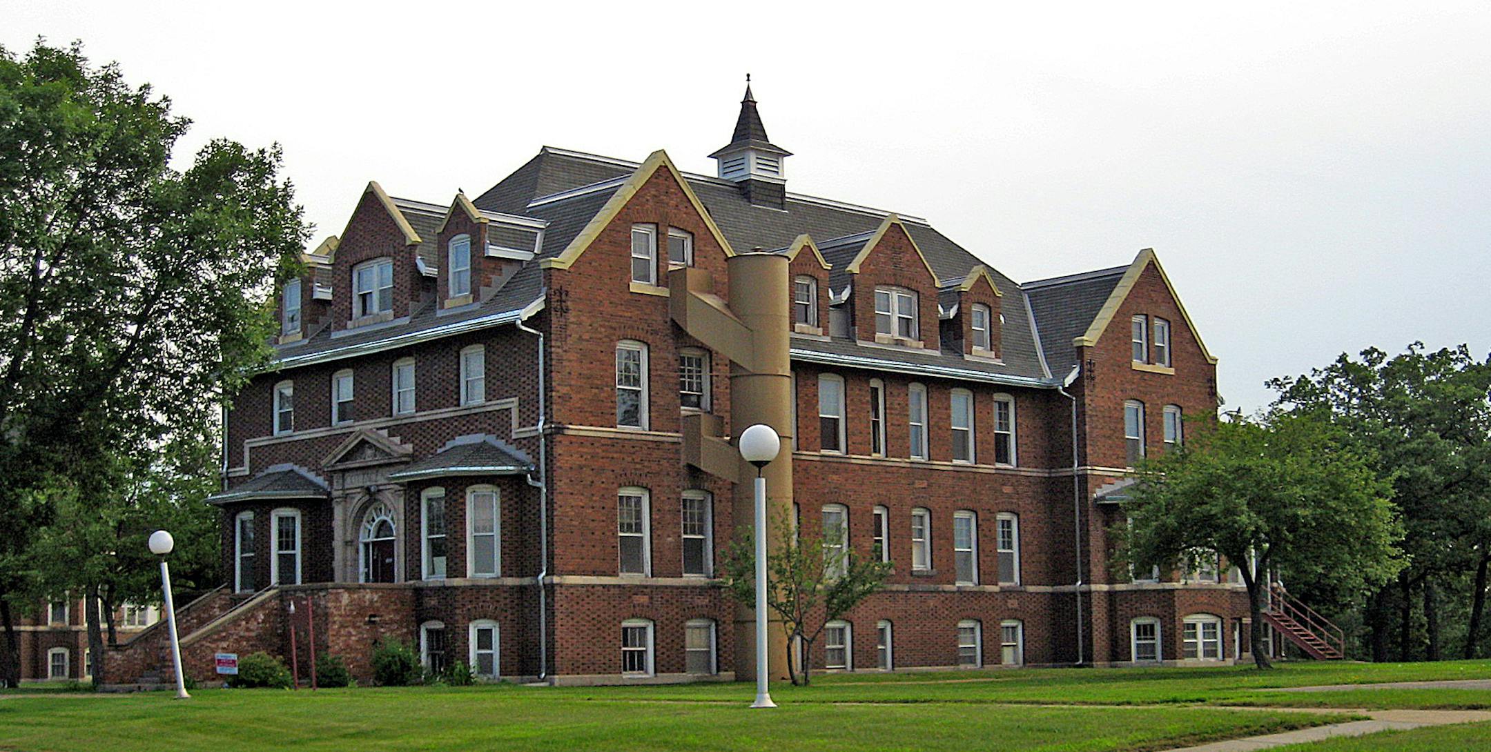 The historic Anoka State Hospital grounds or Anoka County could tear them down. The Anoka County Board of Commissioners, which owns the buildings, delivered the message to the Anoka City Council at a recent joint meeting. The two governing bodies have gone back and forth on the future of the buildings for several years. ‚ÄúWe are paying to heat them and secure them. We agree they are historic.
