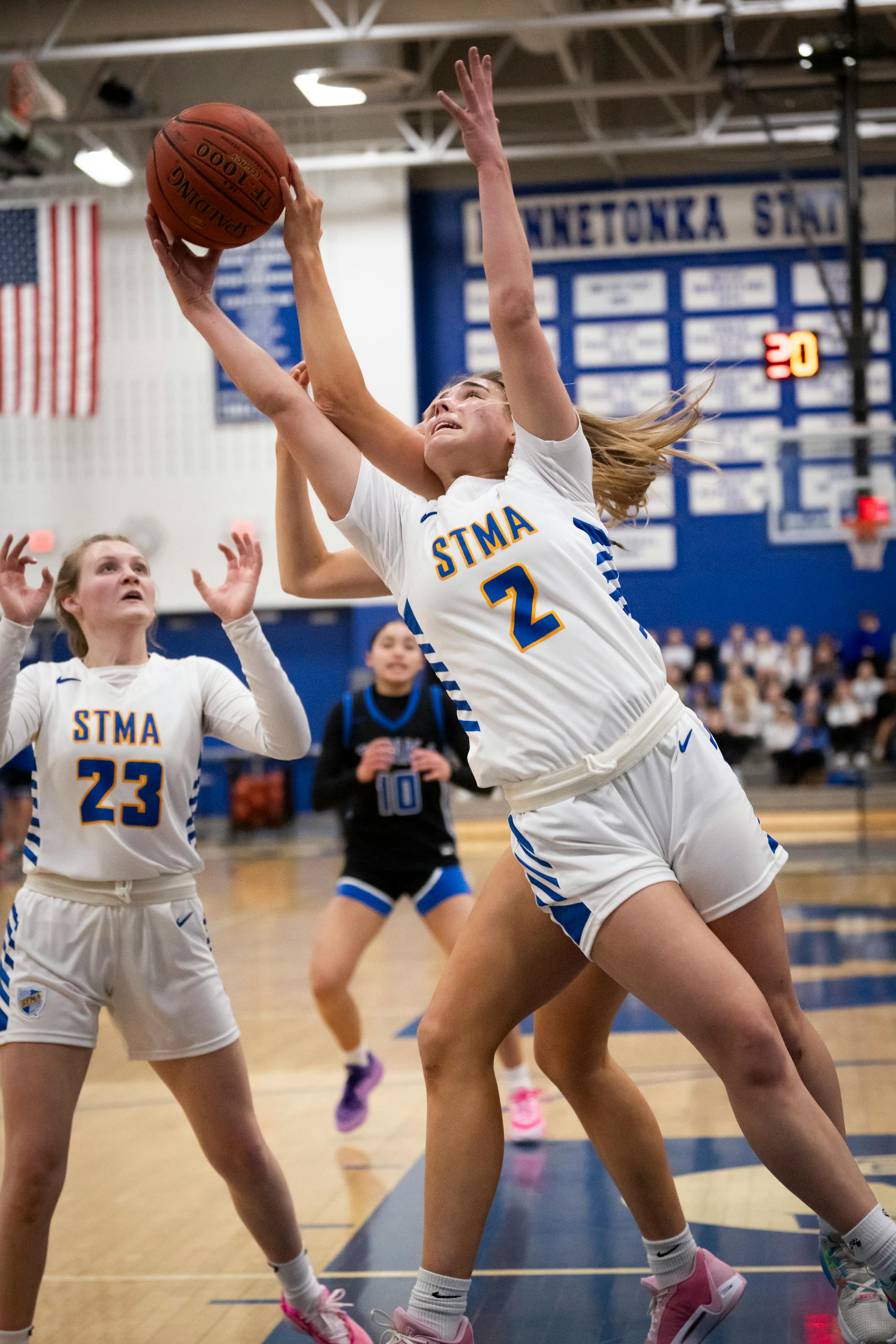 St. Michael/Albertville's Kaylie Cox grabs a rebound in the first half. Minnetonka High School hosted St. Michael-Albertville, both undefeated Class 4A girls basketball teams, on Friday, Jan. 12, 2024 in Minnetonka, Minn. ] RENEE JONES SCHNEIDER • renee.jones@startribune.com
