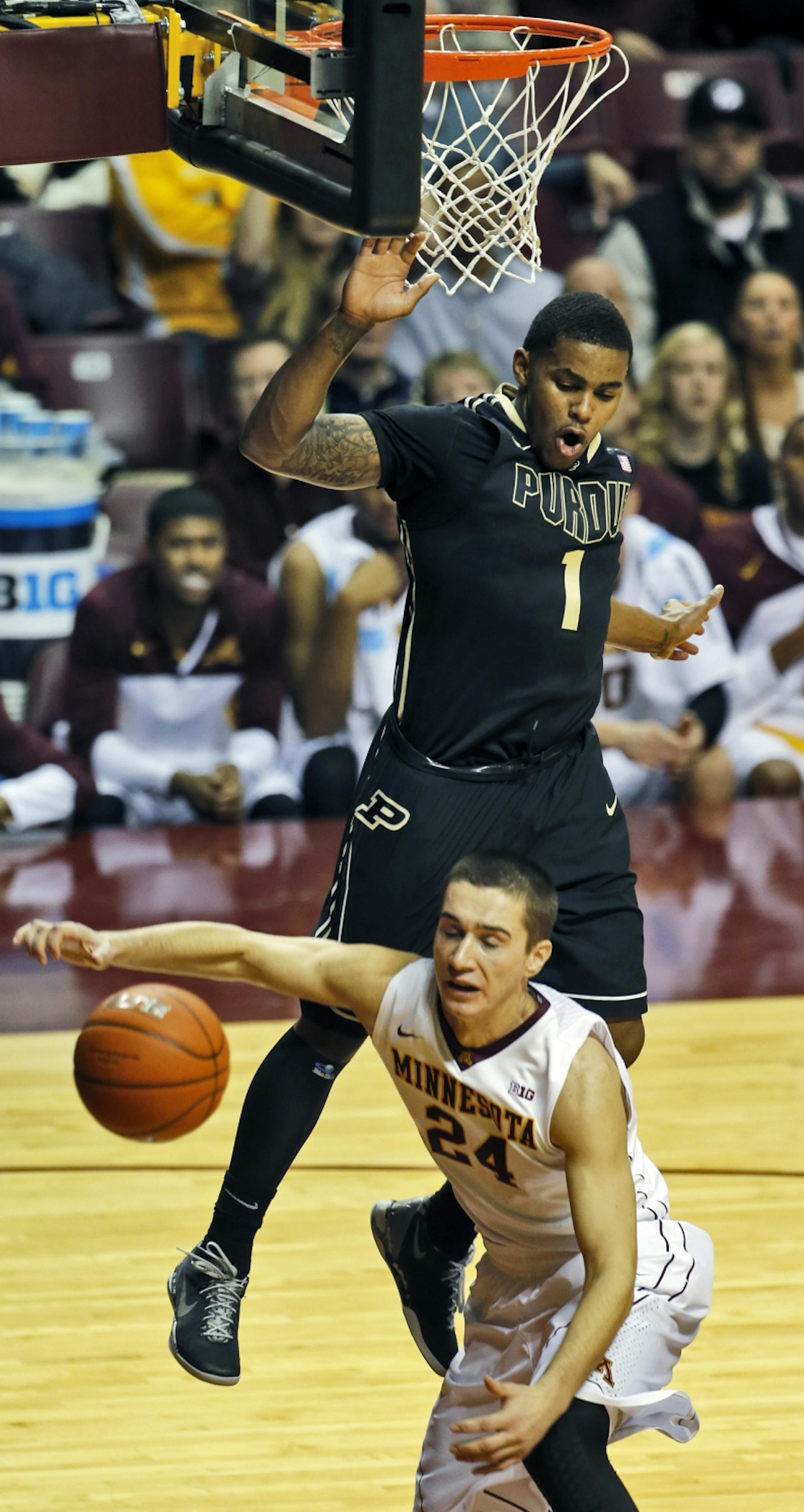 Minnesota Gophers mens basketball vs. Purdue. Minnesota won 82-79. Purdue's Sterling Carter (1) attempted to defend Minnesota's Joey King. (MARLIN LEVISON/STARTRIBUNE
