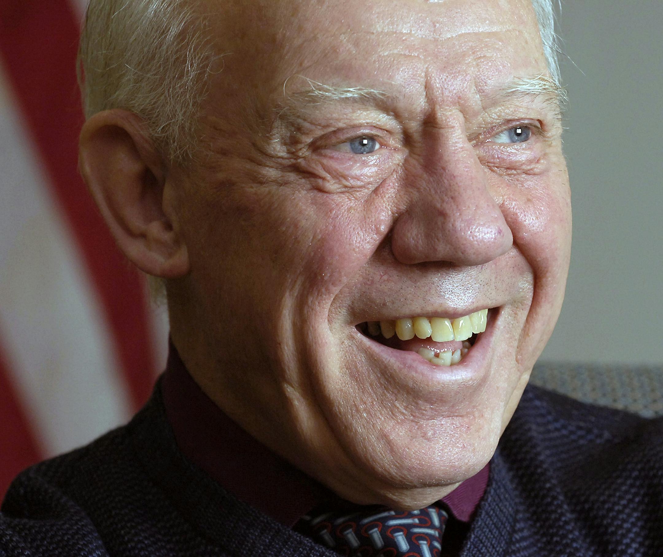 GLEN STUBBE ‚Ä¢ gstubbe@startribune.com Tuesday, November 21, 2006 - St. Paul, Minn. -- U.S. Rep. Jim Oberstar, D-Minn., the incoming chairman of the U.S. House Transportation Committee spoke about airline mergers, the state of the airline industry and his legislative agenda for the 2007 Congress. ORG XMIT: MIN2014050315150918