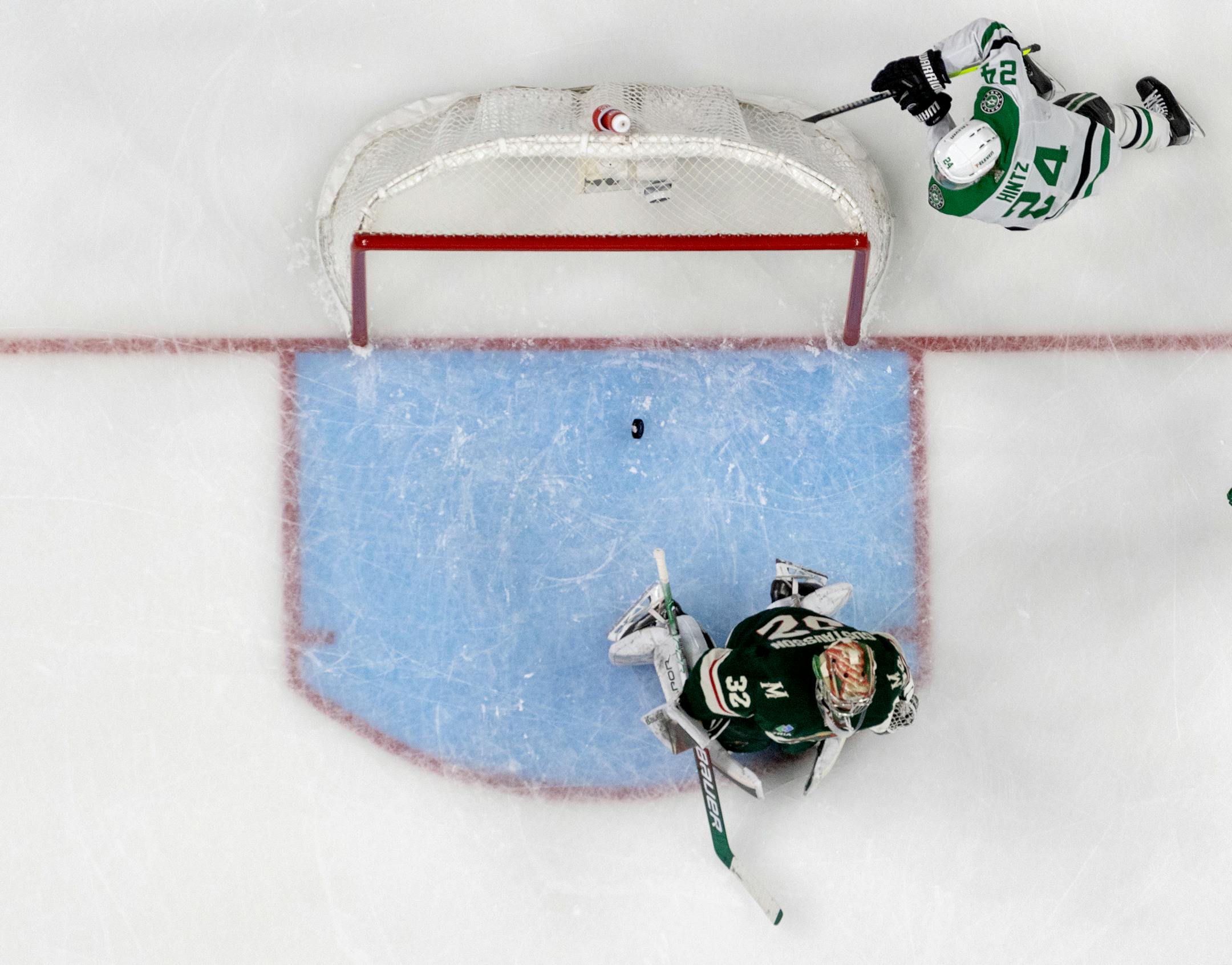 Roope Hintz (24) of the Dallas Stars celebrates a goal by Evgenii Dadonov in the third period.