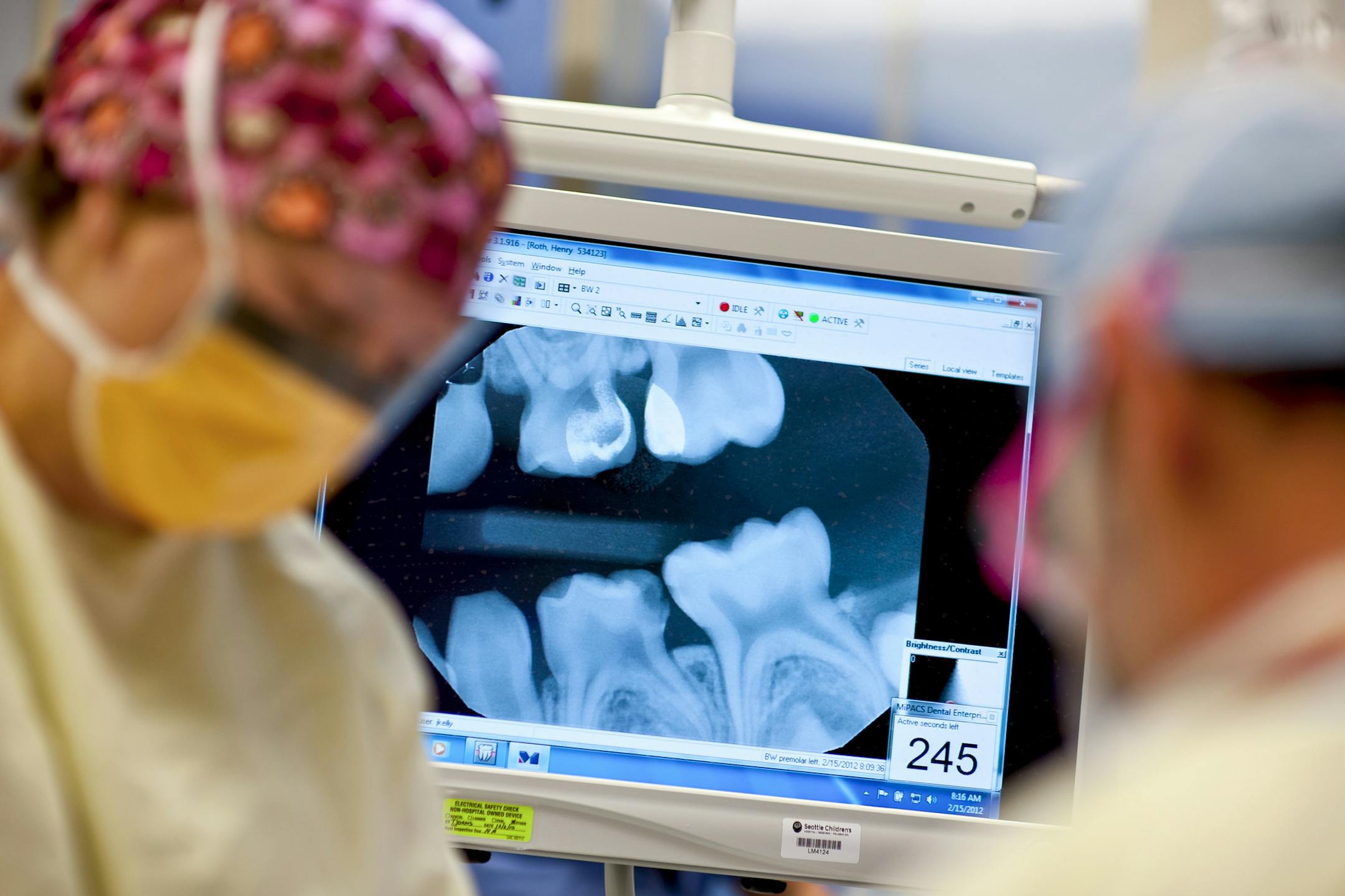 FILE -- An x-ray is displayed on a monitor during a dental procedure in Seattle on Feb. 5, 2012. Dentist offices are, in the eyes of some economists, the perfect barometer for gauging the country's recovery from the shock of the coronavirus pandemic. (Stuart Isett/The New York Times) ORG XMIT: XNYT29