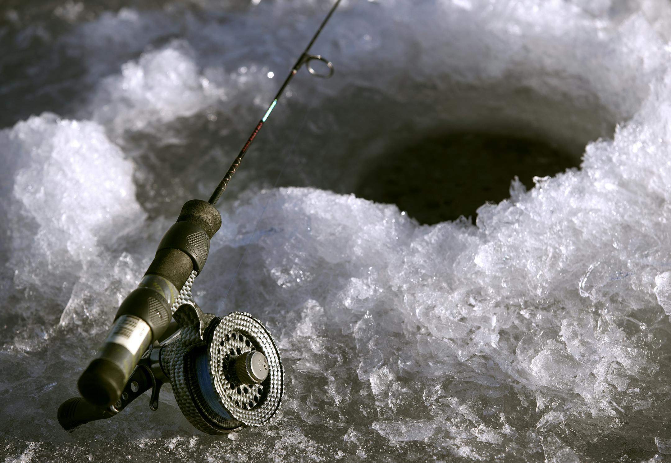 Ice fishing on White Bear Lake Wednesday December 28,2016 in White Bear, MN.] Jerry Holt / jerry. Holt@Startribune.com