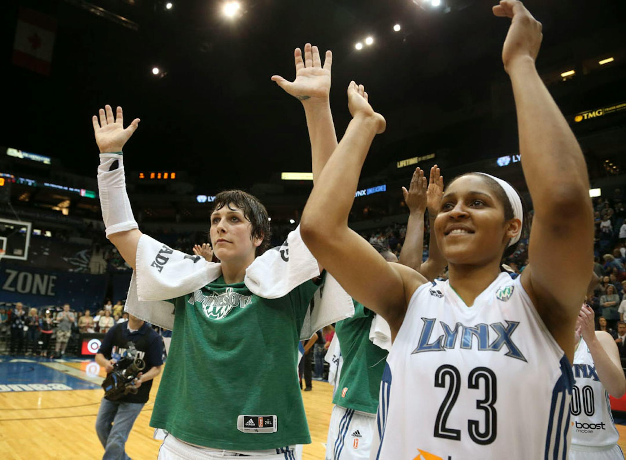 Maya Moore (right) led the Lynx with 26 points in Tuesday's victory at San Antonio.