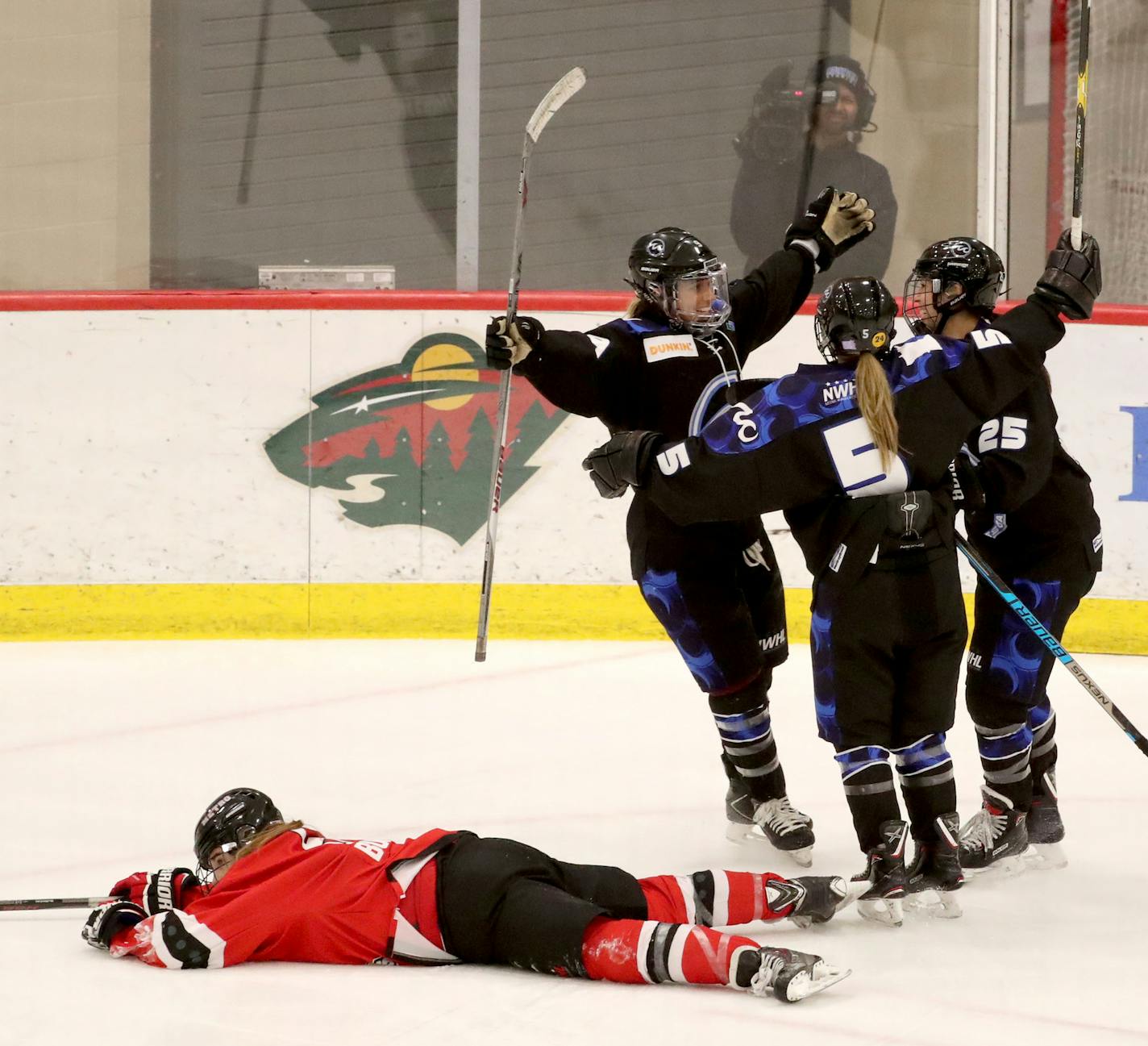 The Minnesota Whitecaps Lauren Barnes (25) celebrates her short-handed, third period goal with teammates during the Whitecaps 5-1 win over the Metropolitan Riveters during the NWHL semifinals Friday, March 15, 2019, at Tria Rink in St. Paul, MN.] DAVID JOLES &#x2022;david.joles@startribune.com Game coverage of NWHL semifinal between the Whitecaps and Riveters