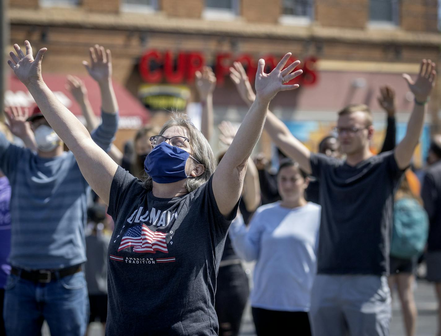 Many who showed up to pay their respect and see the George Floyd memorial joined an outside church service at Worldwide Outreach for Christ Church on the corner of Chicago and 38th Street, Sunday, May 31, 2020 in Minneapolis, MN. ] ELIZABETH FLORES • liz.flores@startribune.com