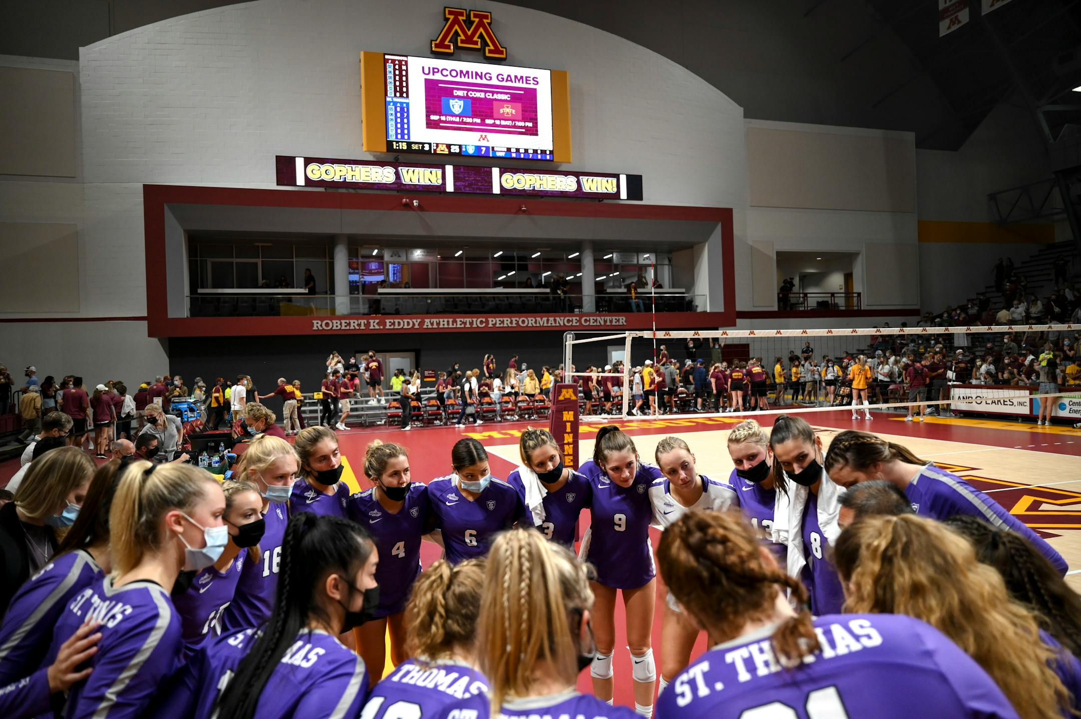 The St. Thomas Tommies huddled up after their 0-3 loss to the University of Minnesota Gophers Thursday night.