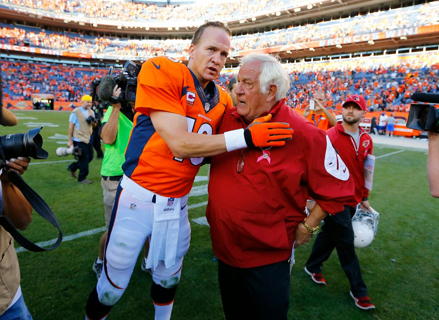 Peyton Manning greets Tom Moore after a game in 2014.