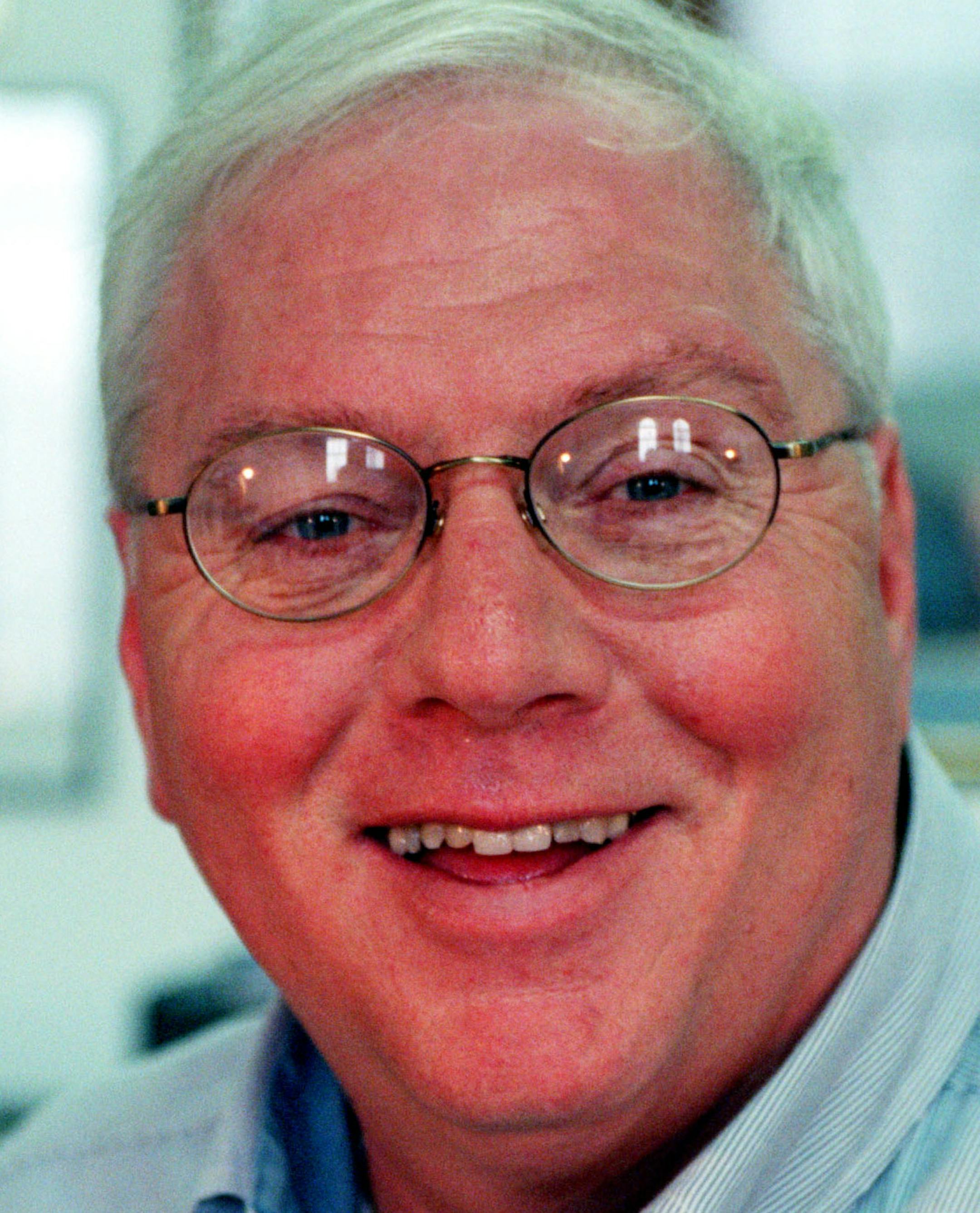GENERAL INFORMATION: Minneapolis, Mn.,Wed. Nov. 29, 2000--Paul Ridgeway who wll be in chare of logistics for the coming Super Bowl.
IN THIS PHOTO: Paul Ridgeway in his office