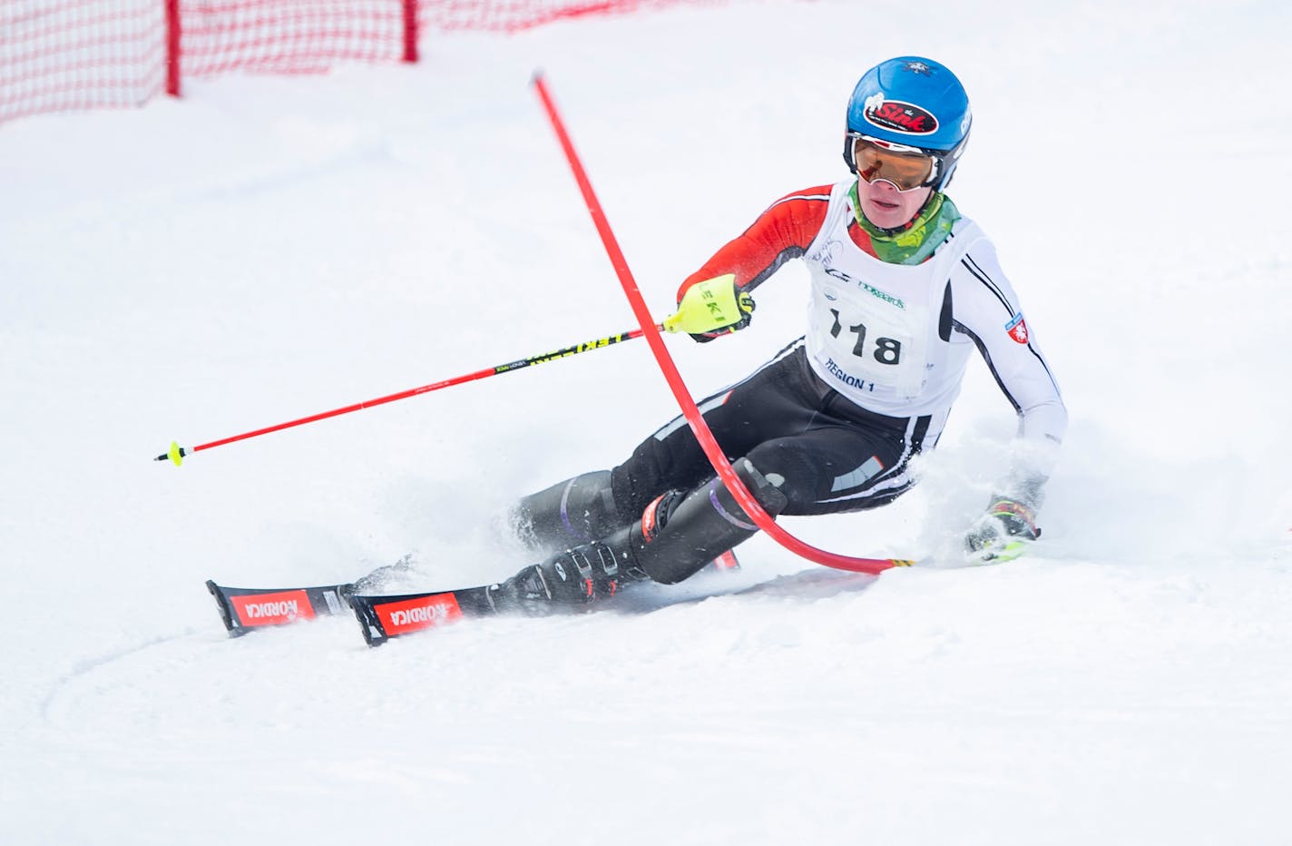 Minnetonka alpine skier JD Landstrom (118) makes his first run at the Minnesota State High School League Boys and Girls Alpine Skiing State Meet Wednesday, Feb. 16, 2022 at Giants Ridge in Biwabik, Minn. ]