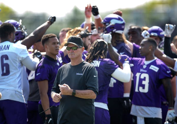 Vikings head coach Mike Zimmer at the end of practice
