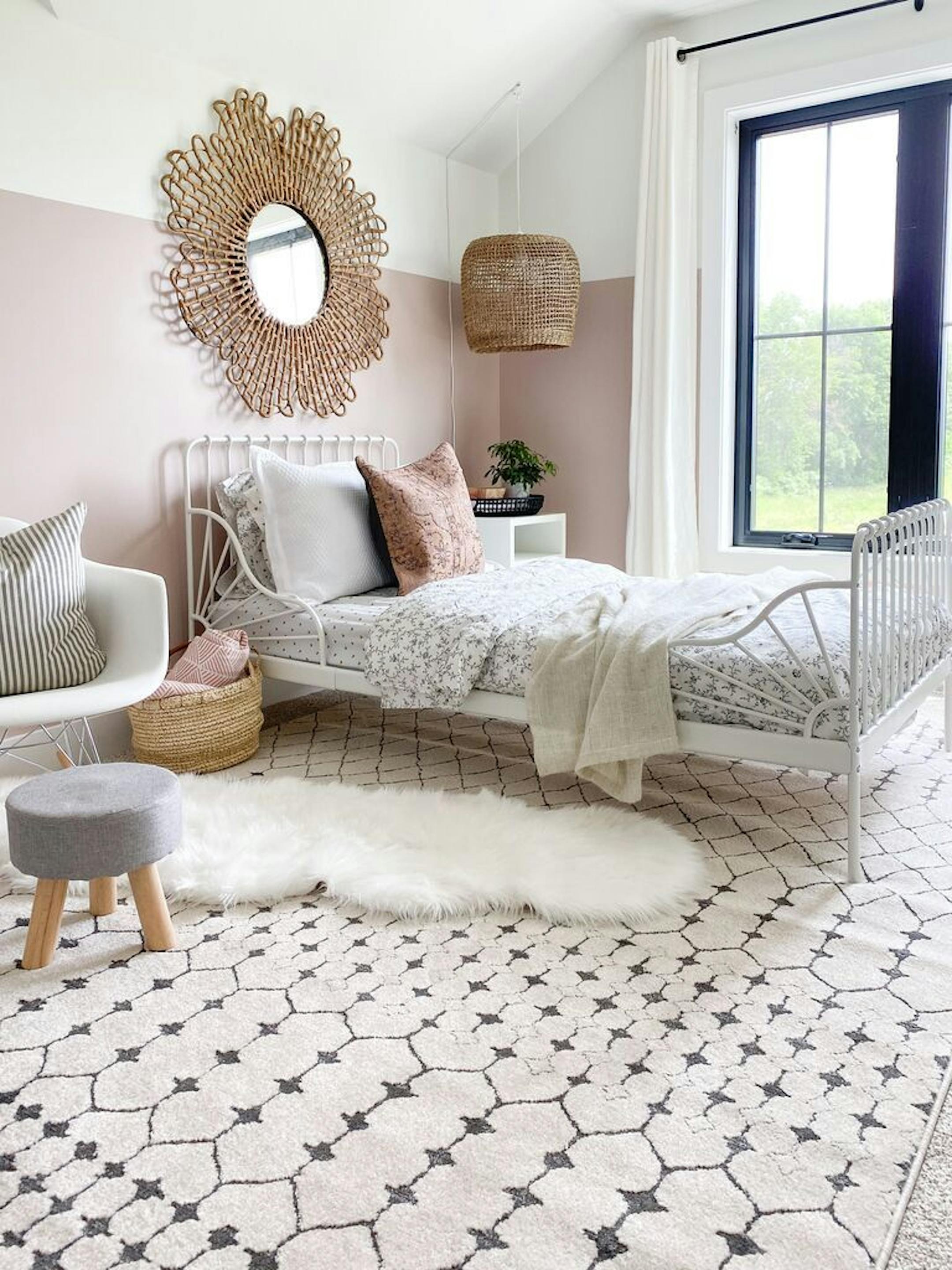 DIY bloggers Dan and Sarah Pollio, of Joinery & Design Co., recently gave their daughter's bedroom a makeover.