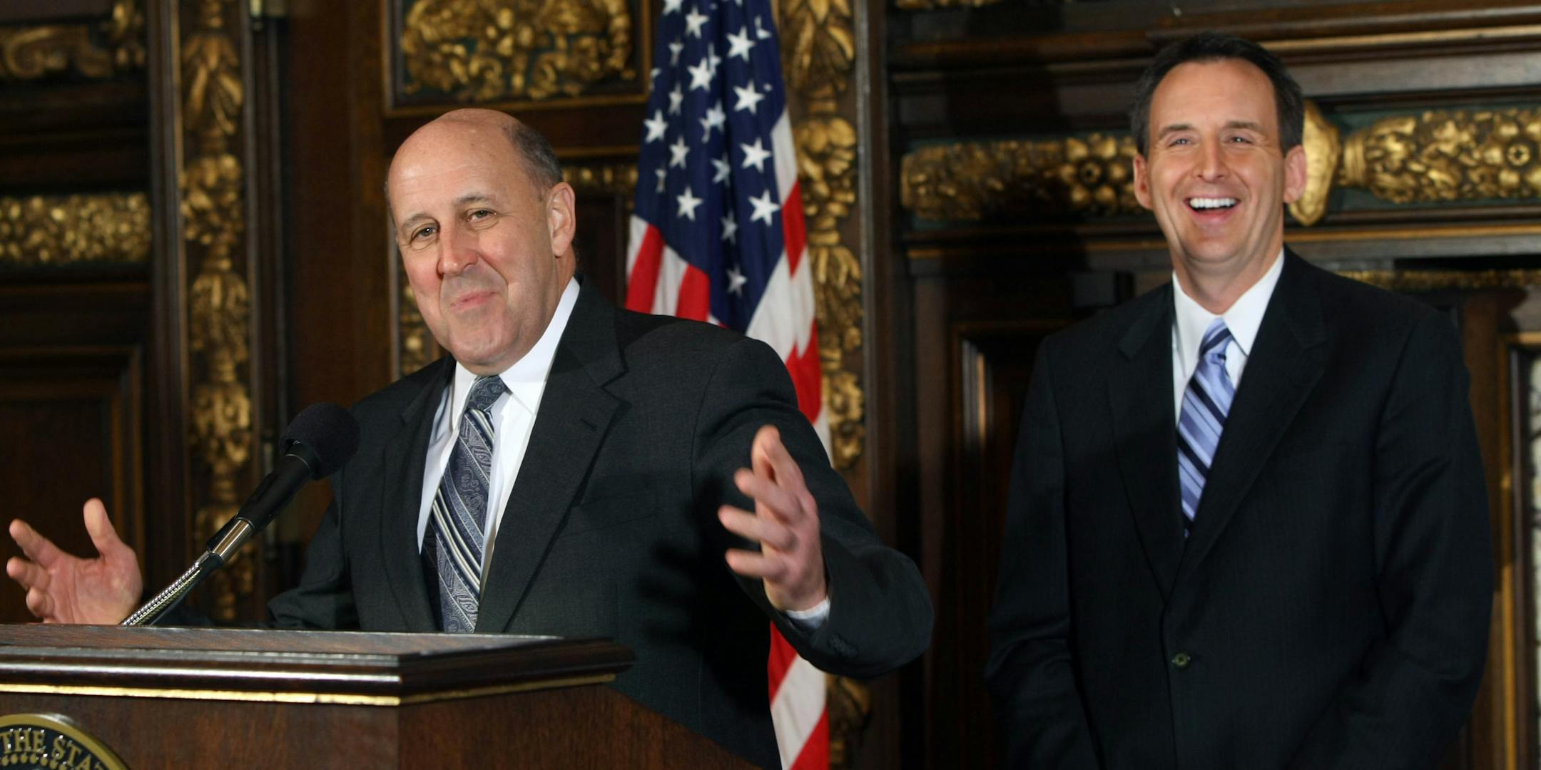 Wisconsin Gov. Jim Doyle, left, a Democrat, and Gov. Tim Pawlenty, a Republican, discussed possible ways the two financially strapped states could cooperate to save money. The orders would not include merging the Vikings and the Packers, they joked.