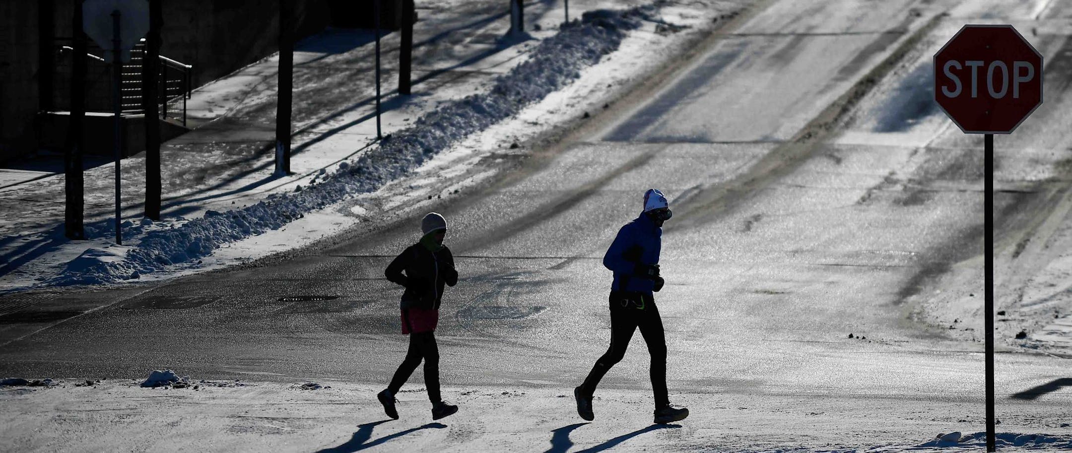 Two runners jogged along West River Parkway in sub-zero temperatures Saturday afternoon in Minneapolis. ] AARON LAVINSKY ï aaron.lavinsky@startribune.com Minnesotans endure sub-zero temperatures on Saturday, Dec. 30, 2017 on the Stone Arch Bridge in Minneapolis, Minn.