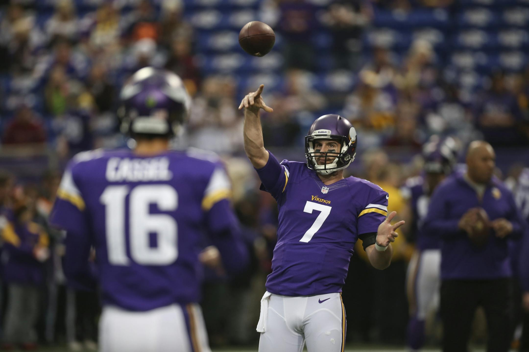 Matt Cassel warned up with Christian Ponder before Sunday's game against the Bears.