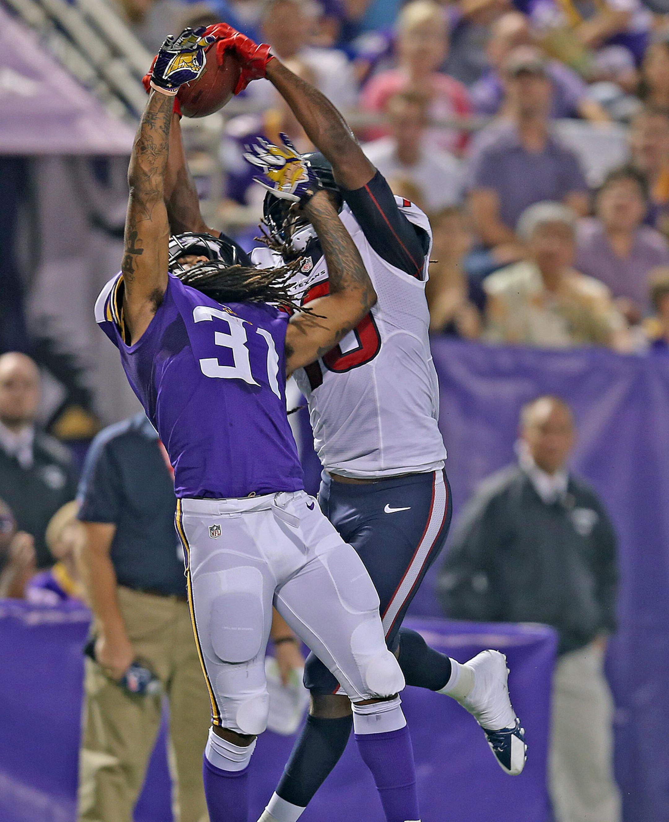 Vikings Bobby Felder and Texans DeAndre Hopkins battled for the ball as Hopkins caught it for a touchdown during the second quarter as the Vikings took on the Houston Texans in a pre-season game at Mall of America Field, Friday, August 9, 2013 in Minneapolis, MN. (ELIZABETH FLORES/STAR TRIBUNE) ELIZABETH FLORES &#x201a;&#xc4;&#xa2; eflores@startribune.com