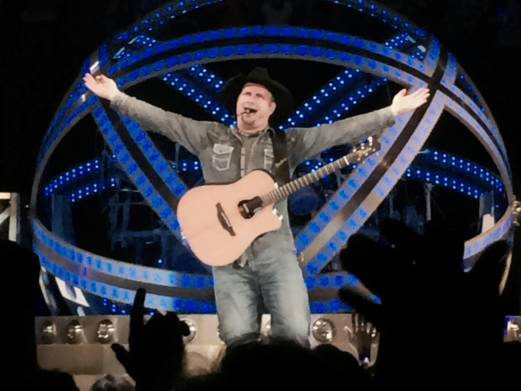 Garth Brooks at Target Center Saturday evening, 11/15/14, Minnenapolis MN. PHOTO: Jon Bream - Star Tribune
