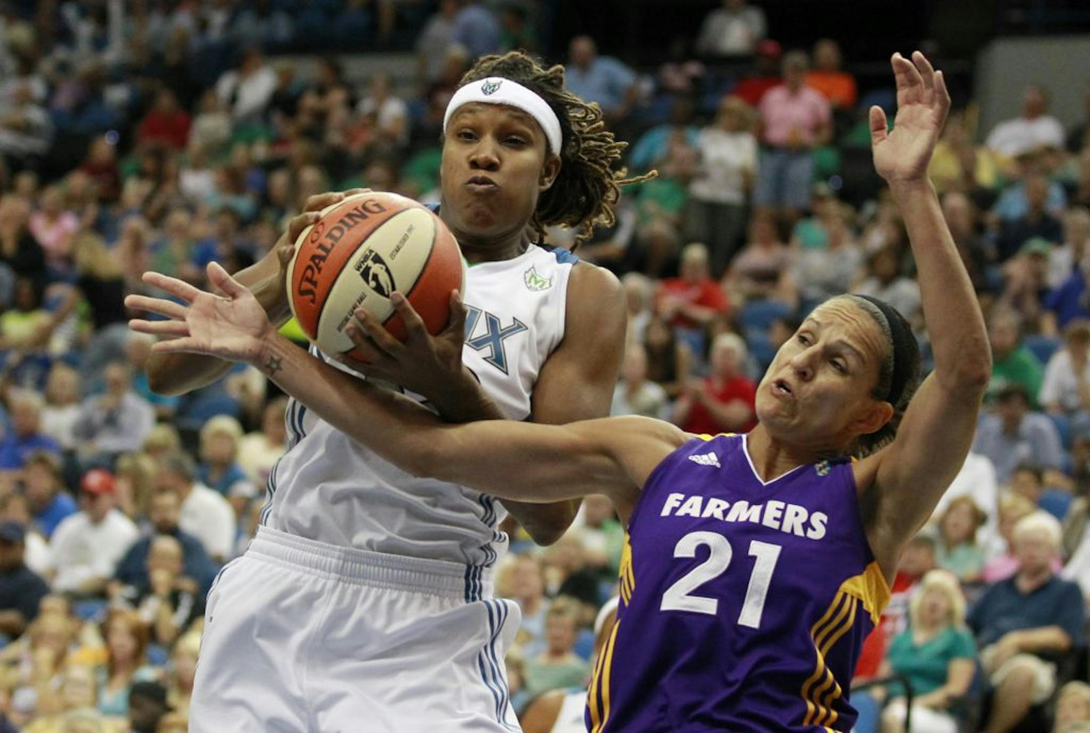 The Lynx's Rebekkah Brunson, left, battled with the Sparks' Ticha Penicheiro for a rebound on Tuesday.