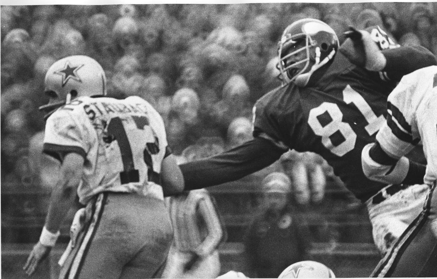 Carl Eller of Minnesota Vikings football sacks Roger Staubach of the Dallas Cowboys. Star Tribune file photo by Charles Bjorgen, December 28,1975. ORG XMIT: MIN2015021213584115