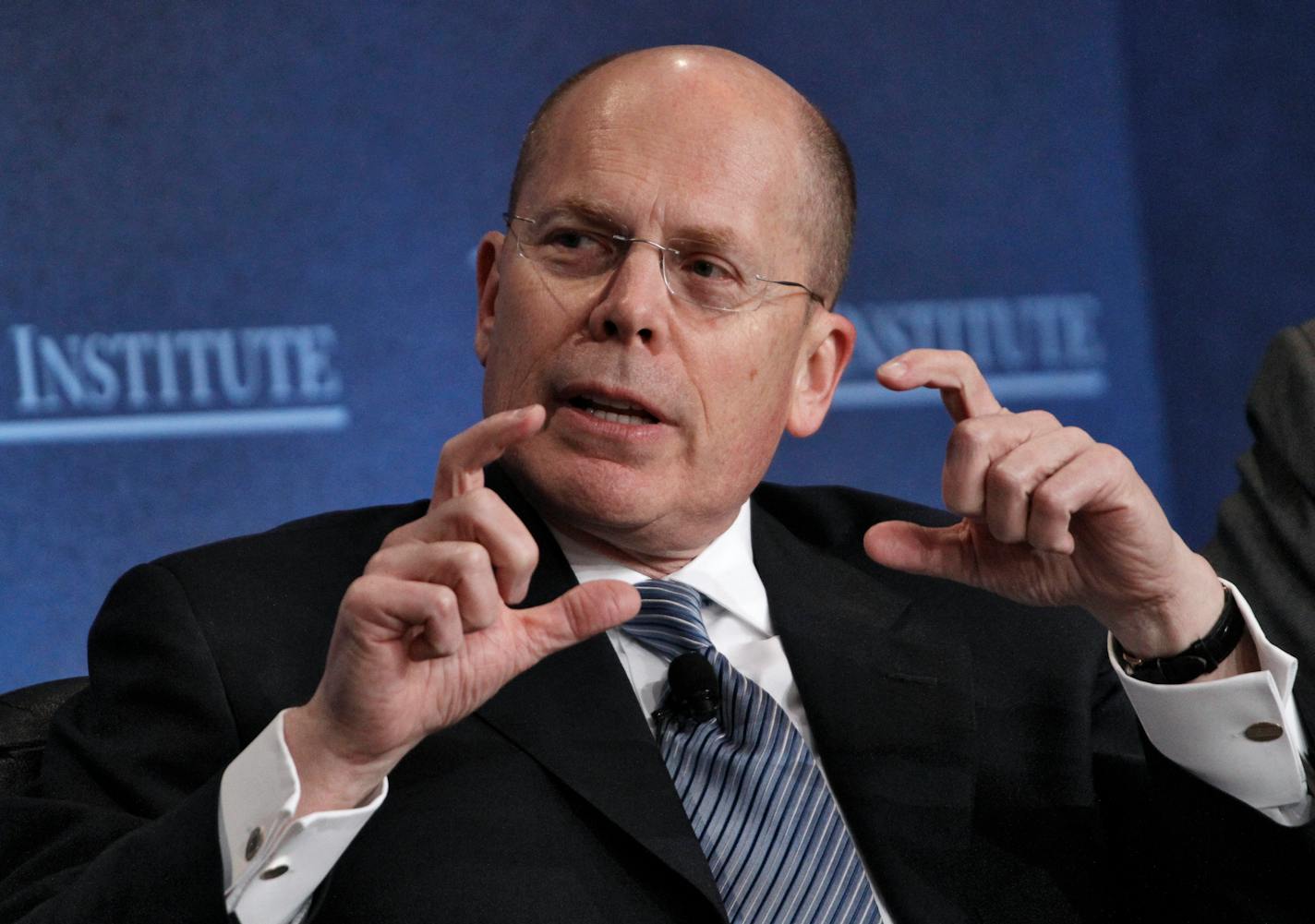 Stephen Hemsley, CEO of UnitedHealth Group, will leave the CEO post on Sept. 1 and become executive chairman of the board.