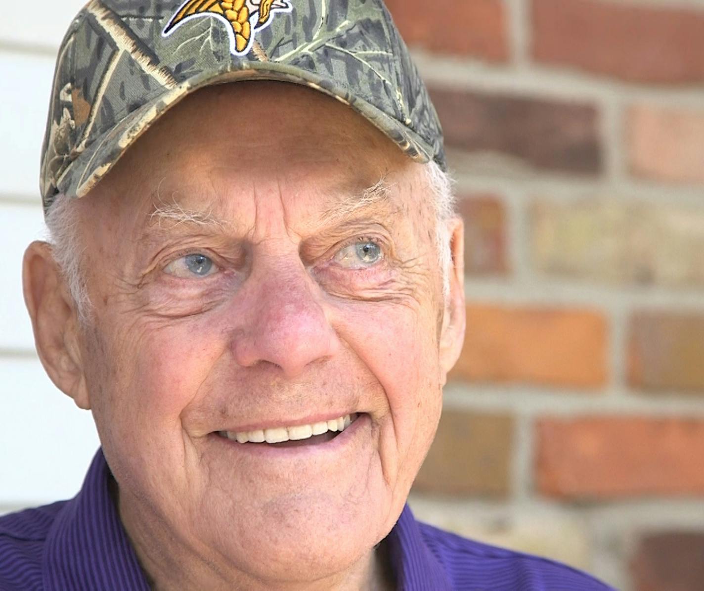 Bud Grant at his garage sale. Photo/Shari Gross, Star Tribune.