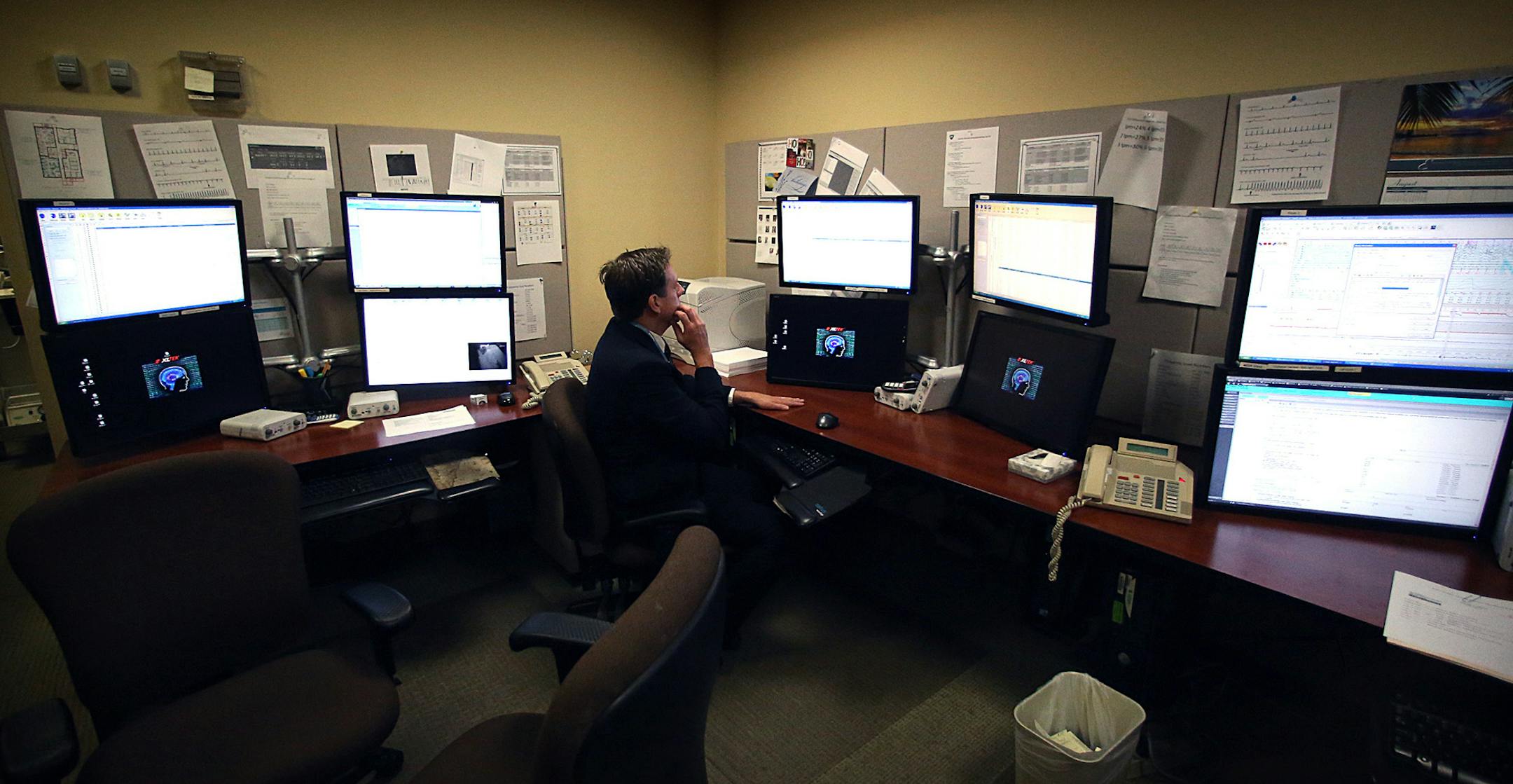 Sleep expert Dr. Michael Howell examined patient data in the control room at the University of Minnesota‚Äôs Sleep Medicine Clinic in Minneapolis. ] JIM GEHRZ ‚Ä¢ jgehrz@startribune.com / Minneapolis, MN / August 29, 2014 / 10:00 AM / BACKGROUND INFORMATION: Sleep expert Dr. Michael Howell likes to walk on the wild side of sleep. A U of M physician and professor, he treats patients with extreme sleep disorders - those who walk, talk or act out in other ways whil