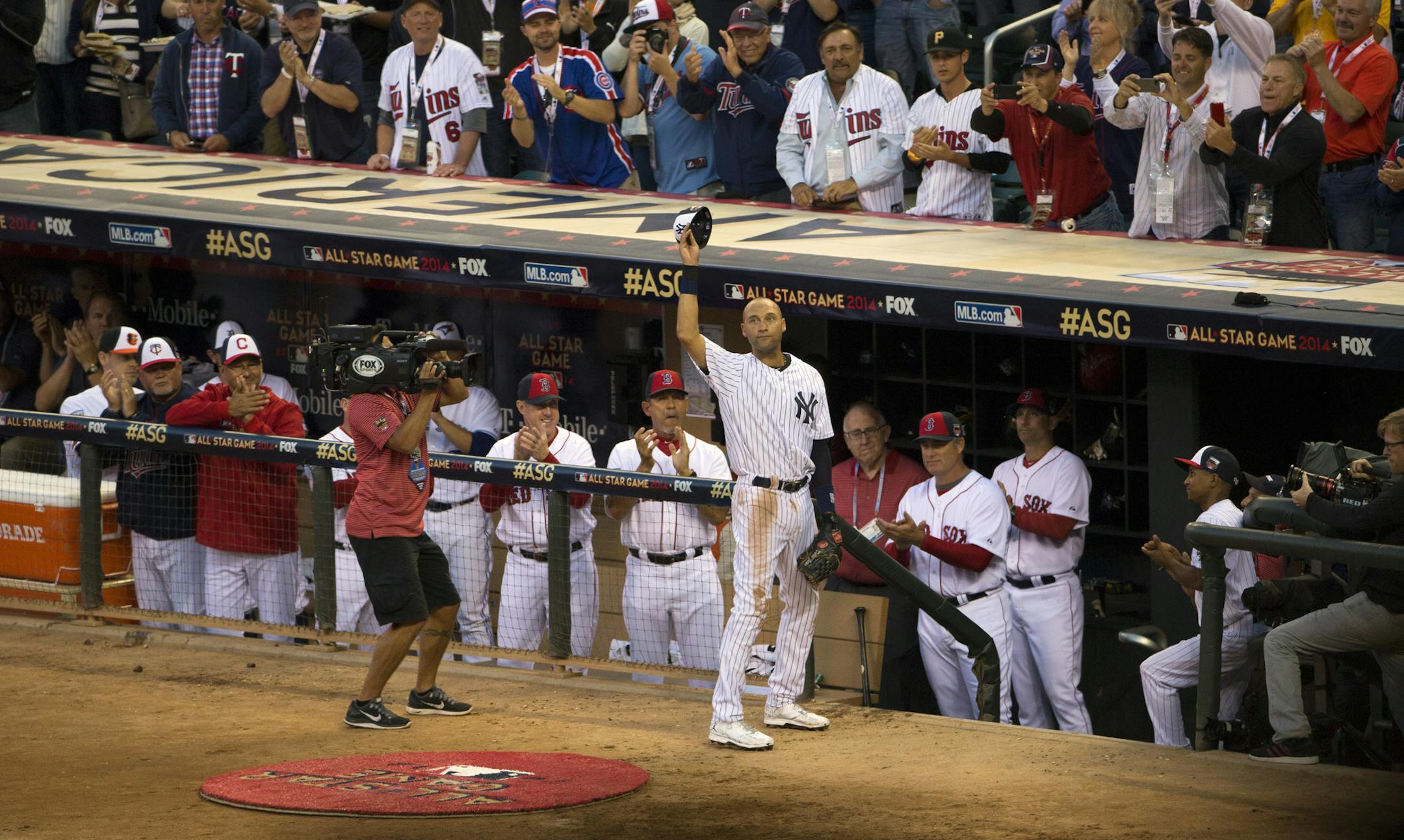 Derek Jeter waves to the cheering fans.