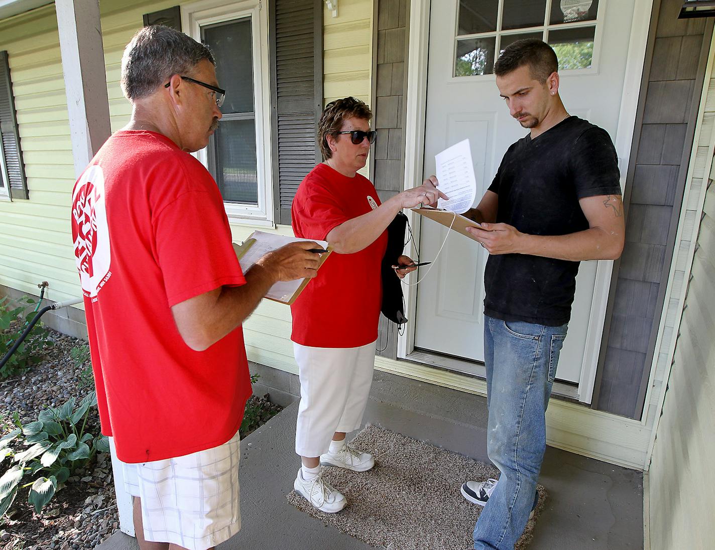 Julie and Brian Asmus collected a signature from Doug Orlowski for a petition to recall Council Member Ron Christianson.