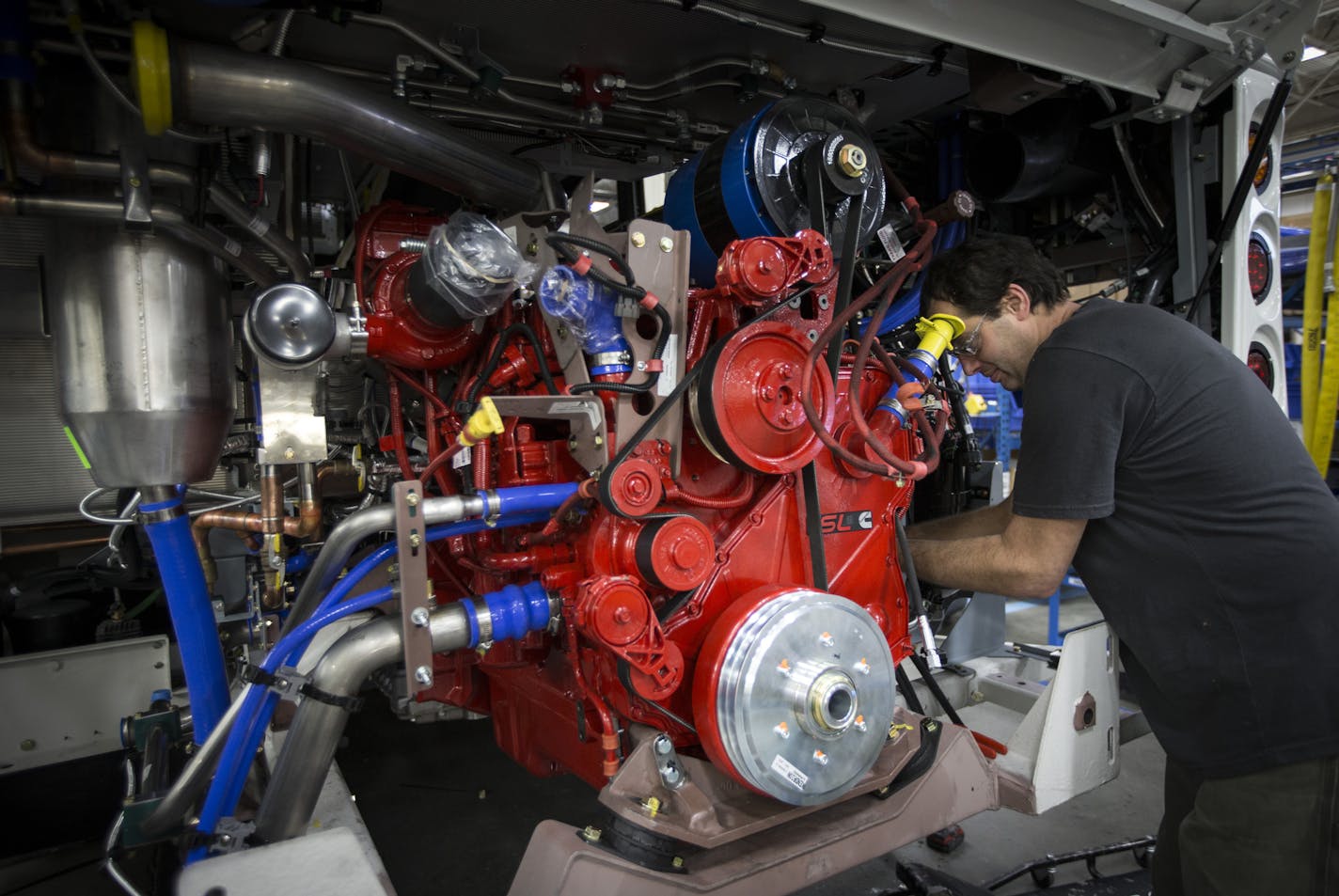 Jeff Beenen worked on an engine on a bus at New Flyer on Monday, November 30, 2015, in St. Cloud, Minn. ] RENEE JONES SCHNEIDER &#x2022; reneejones@startribune.com