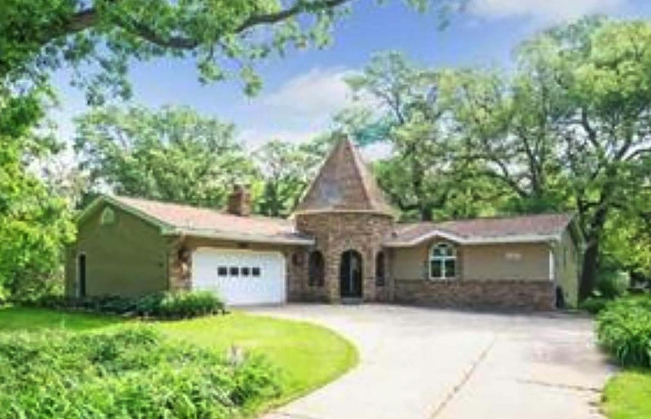 Eagan
Built in 1968, this three-bedroom, three-bath house has 3,489 square feet and features hardwood floors, eat-in kitchen with granite countertops, four-season porch with french doors, full finished walkout basement, screened porch and patio on a 1.9-acre lot near a pond. Listed by John Lockner, Re/Max Results, 651-230-4900.