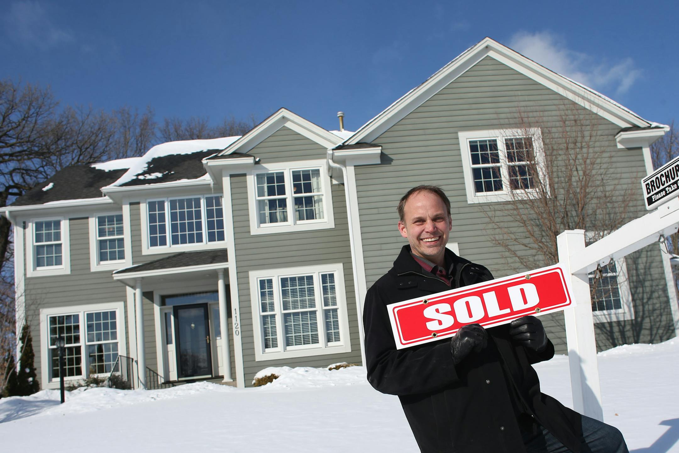 Chris Prescott, market manager for Redfin stood in front of the first house in the Minnesota that Redin will be closing on after opening here in Decmber in Chaska Tuesday, February 25, 2014 ] (KYNDELL HARKNESS/STAR TRIBUNE) kyndell.harkness@startribune.com