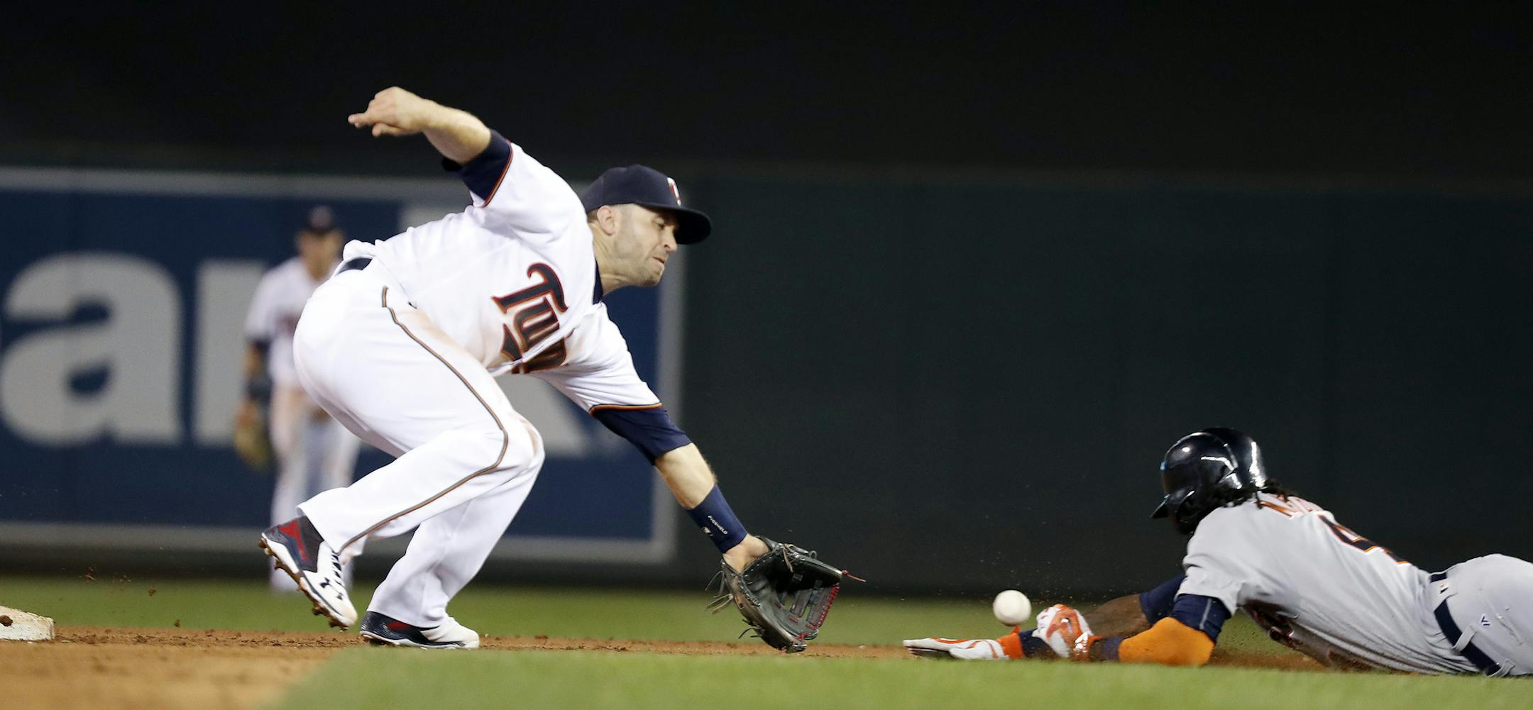 Cameron Maybin of Detroit stole second base in the firth inning as Brian Dozer loss the ball at Target Field Tuesday August 23, 2016 in Minneapolis , MN.] The Minnesota Twins hosted the Detroit Tigers at Target Field . Jerry Holt / jerry.Holt@Startribune.com