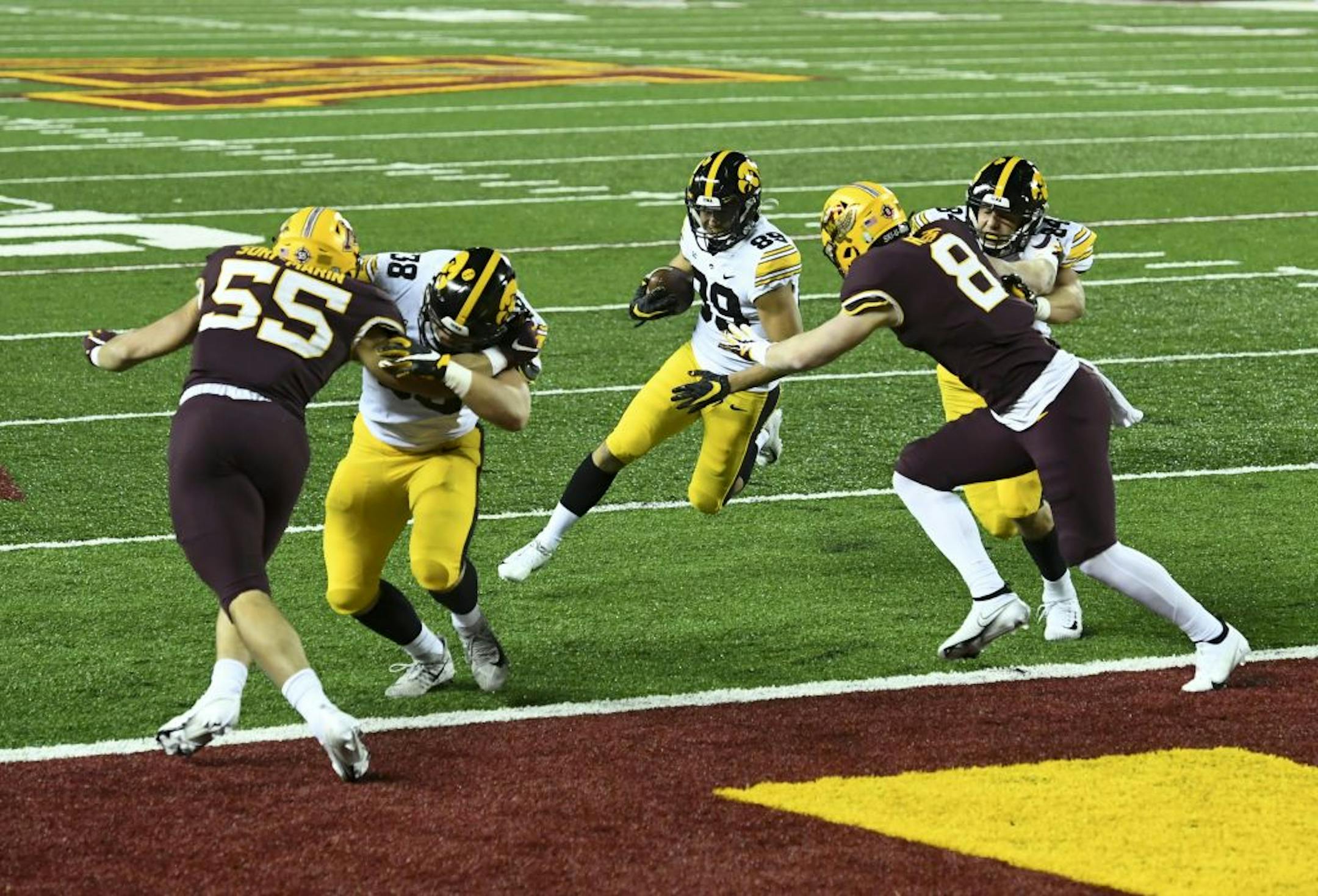 Iowa Hawkeyes wide receiver Nico Ragaini (89) ran the ball for a touchdown in the first quarter against the Minnesota Gophers.