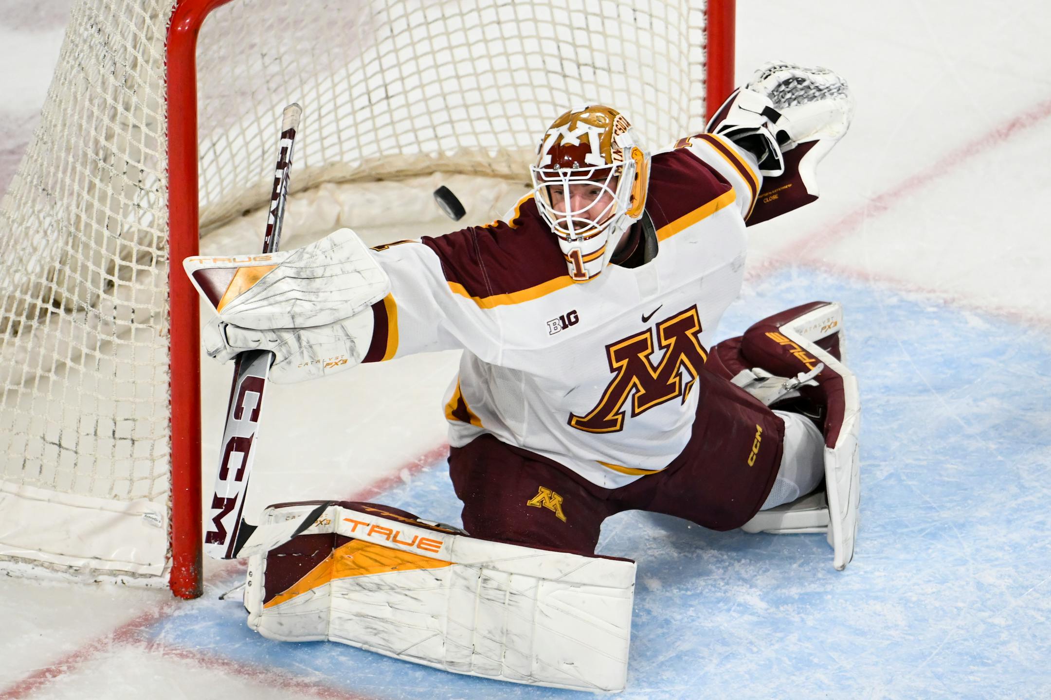 Michigan St. forward Joey Larson (18) scores a goal against Minnesota goaltender Justen Close (1) during the second period Friday, Nov. 24, 2023 at the 3M Arena at Mariucci in Minneapolis, Minn.. ] AARON LAVINSKY • aaron.lavinsky@startribune.com