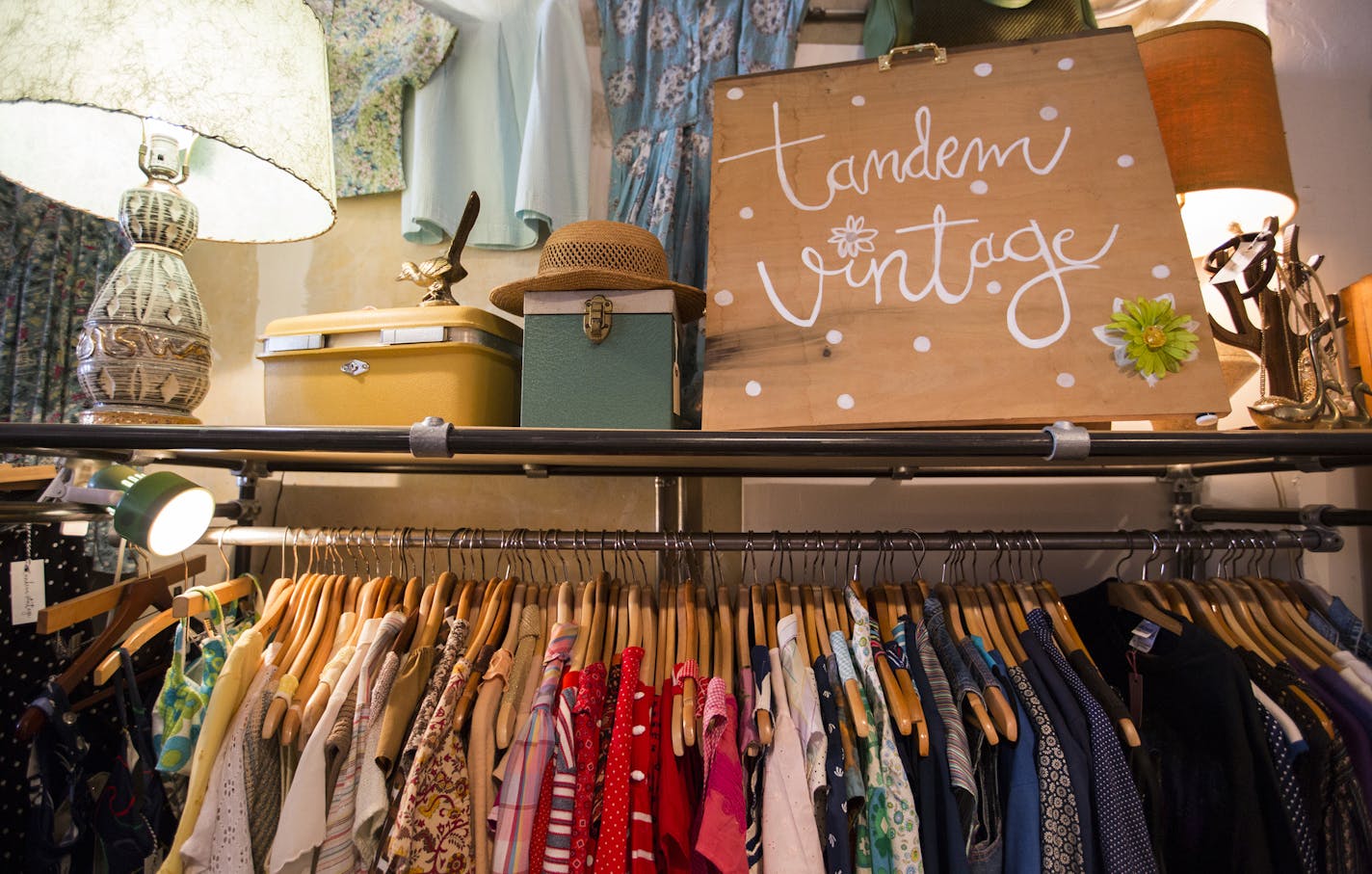 Tandem Vintage offers women's clothing and accessories and home decor items.