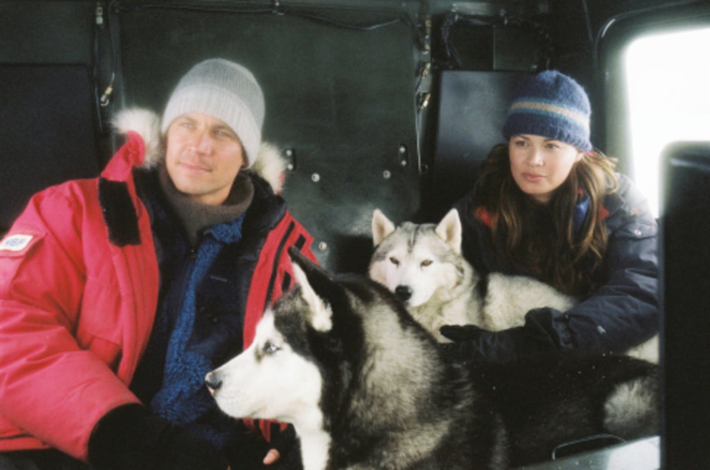 Paul Walker and Moon Bloodgood in "Eight Below."