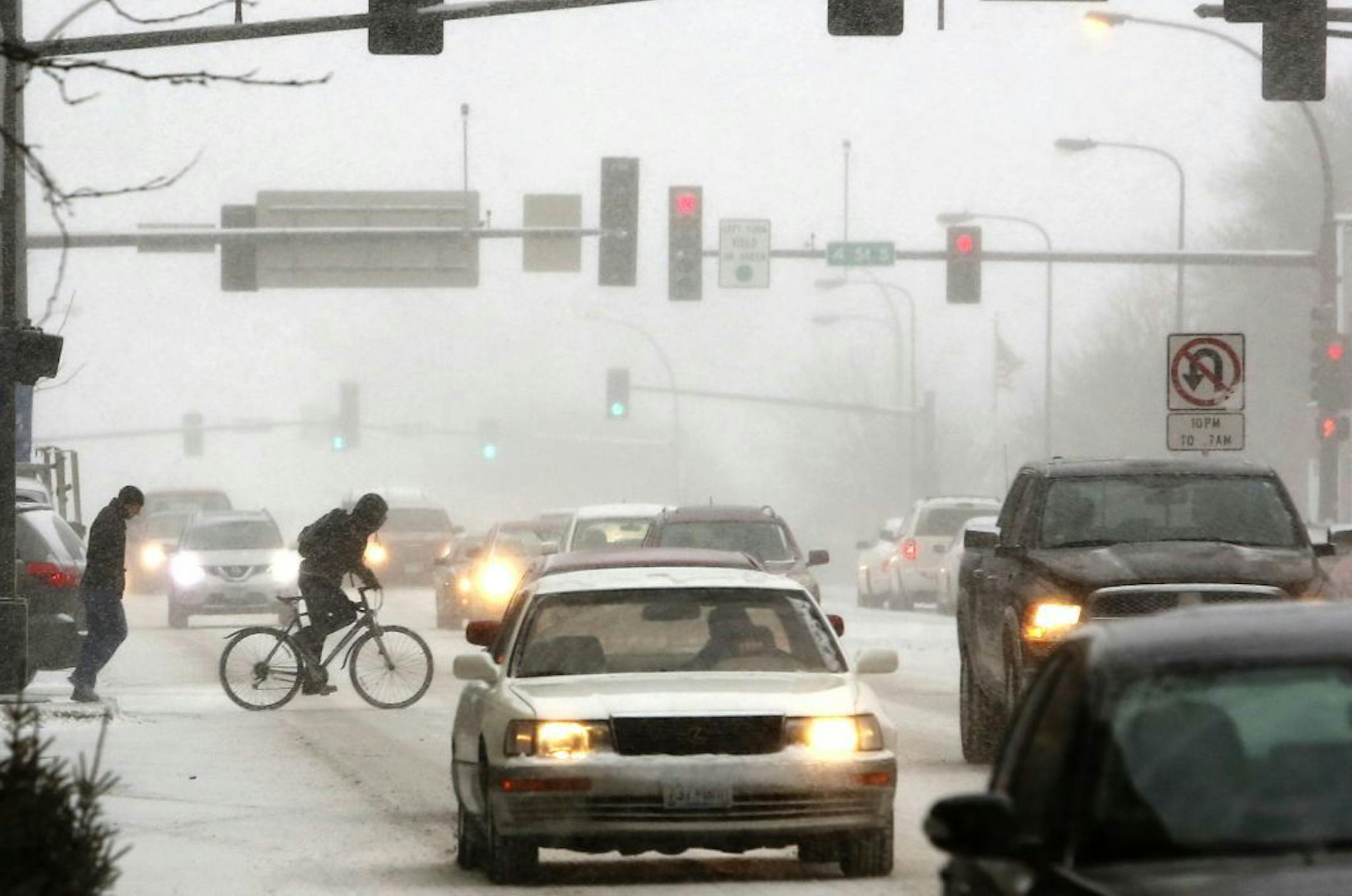 Snow falls Monday, Dec. 28, 2015, afternoon along Broadway Avenue South in downtown Rochester, Minn.