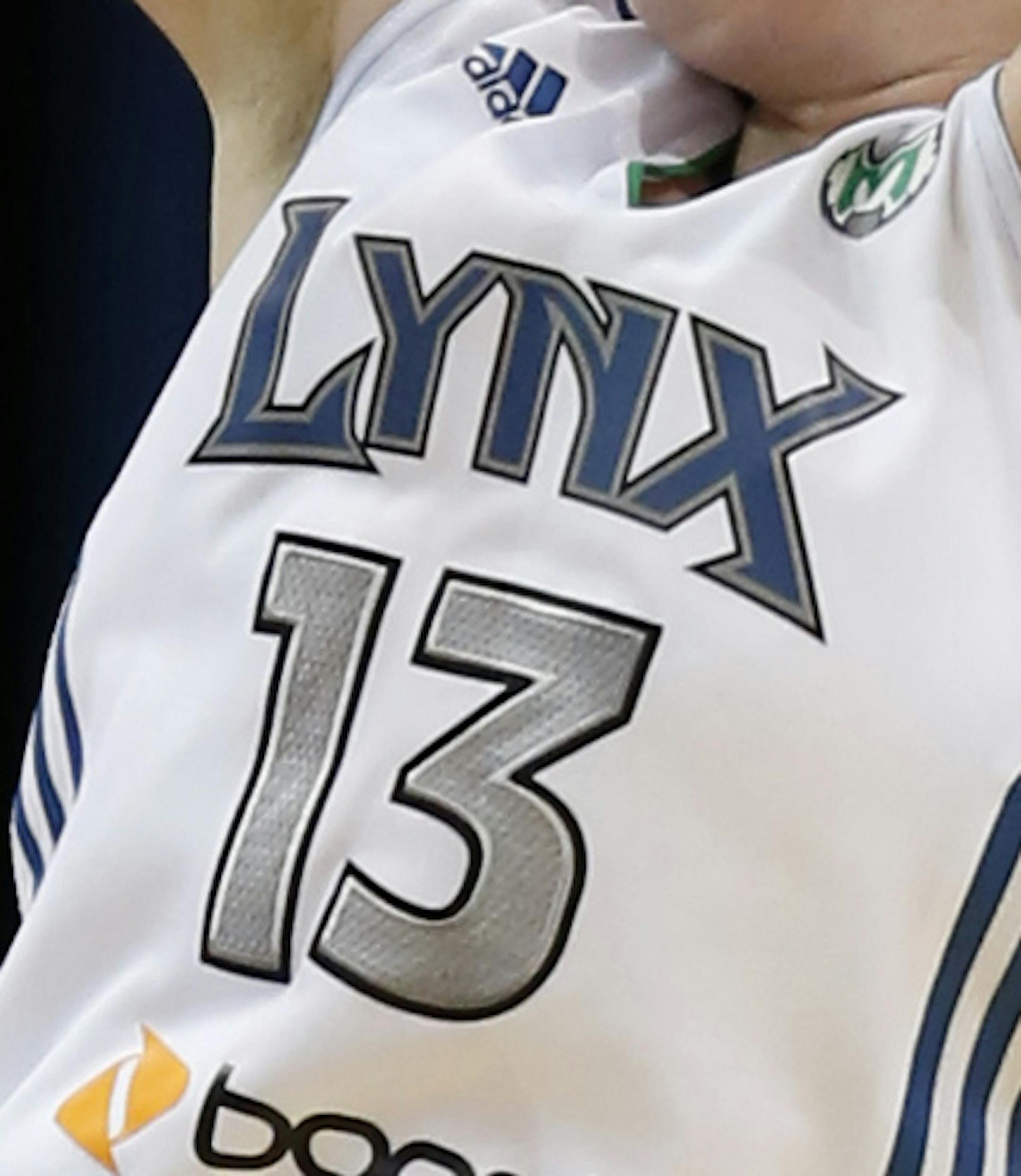 At Target Center in a game between the Lynx and San Antonio, Lindsay Whalen(13) puts up a shot over Jia Perkins(7) of the Silver Stars .] rtsong-taatarii@startribune.com ORG XMIT: MIN2018081317555257