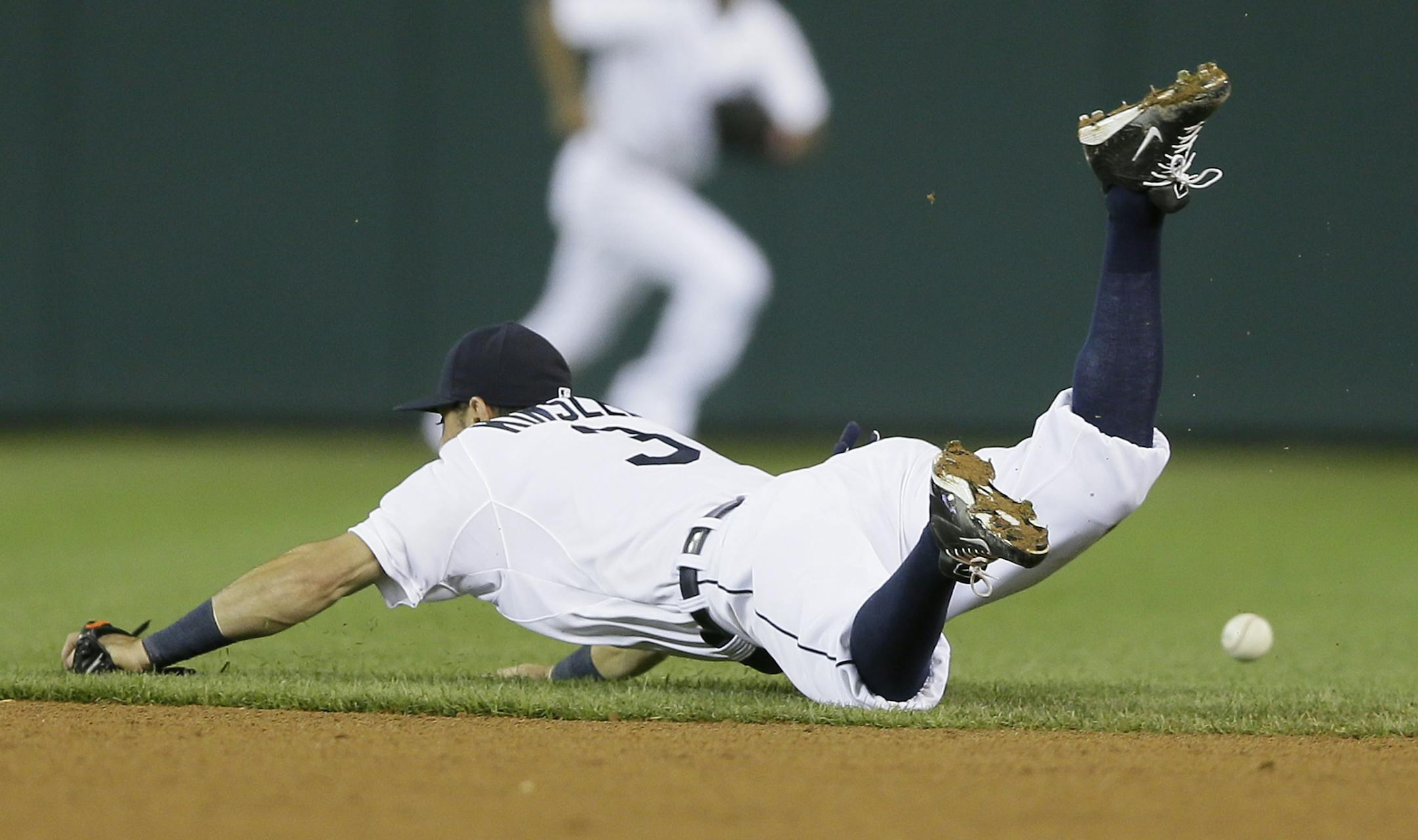 Detroit Tigers second baseman Ian Kinsler dives for but misses a single hit by Minnesota Twins' Chris Parmelee during the seventh inning of a baseball game in Detroit, Friday, May 9, 2014. (AP Photo/Carlos Osorio)