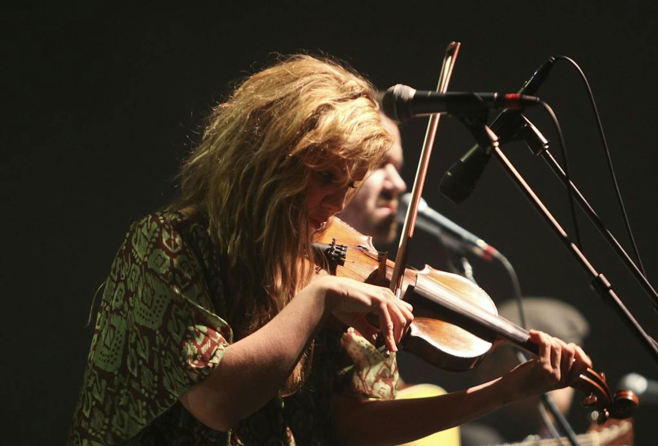 Bluegrass star Alison Krauss and her band Union Station found a crowd waiting Tuesday night at the Orpheum Theatre in Minneapolis.