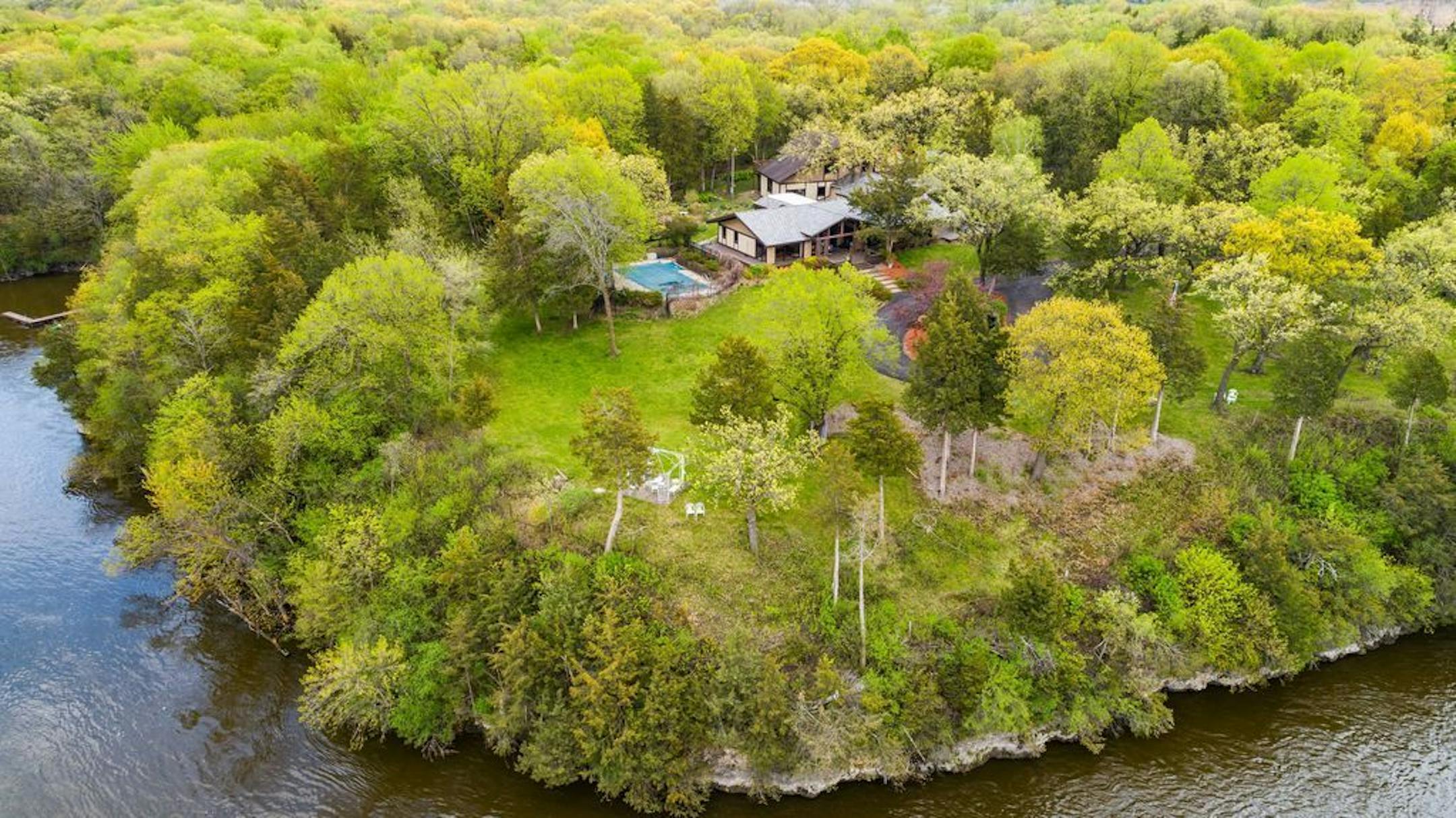 Homegazing - $1.595 million lodge-style Mississippi River home on Grey Cloud Island by the city of St. Paul Park.Credit John Walsh