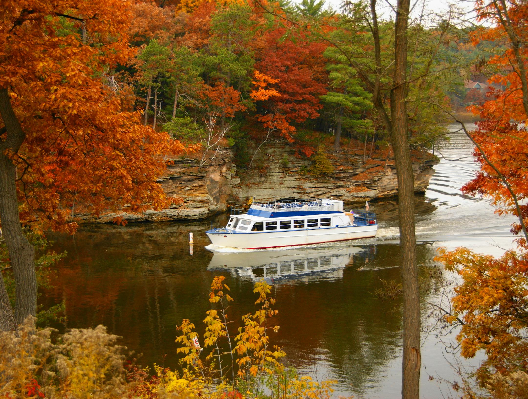Dells Boat Tours in Wisconsin Dells offers fall-color rides on the Wisconsin River.