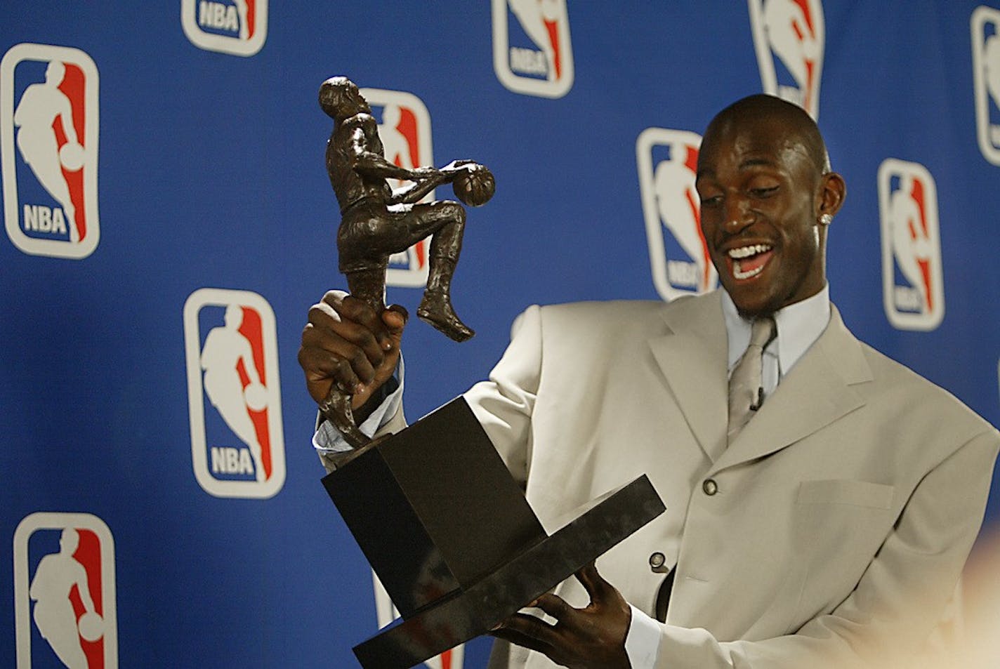 Kevin Garnett with his 2004 National Basketball Association MVP trophy.