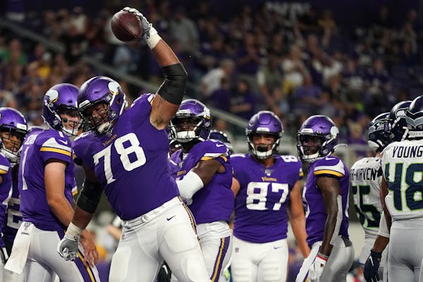 With Kline out, Dakota Dozier takes over as Vikings right guard